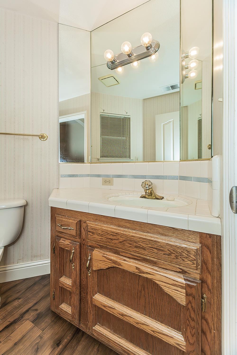 534 E Mariners Cir, Fresno, CA 93730