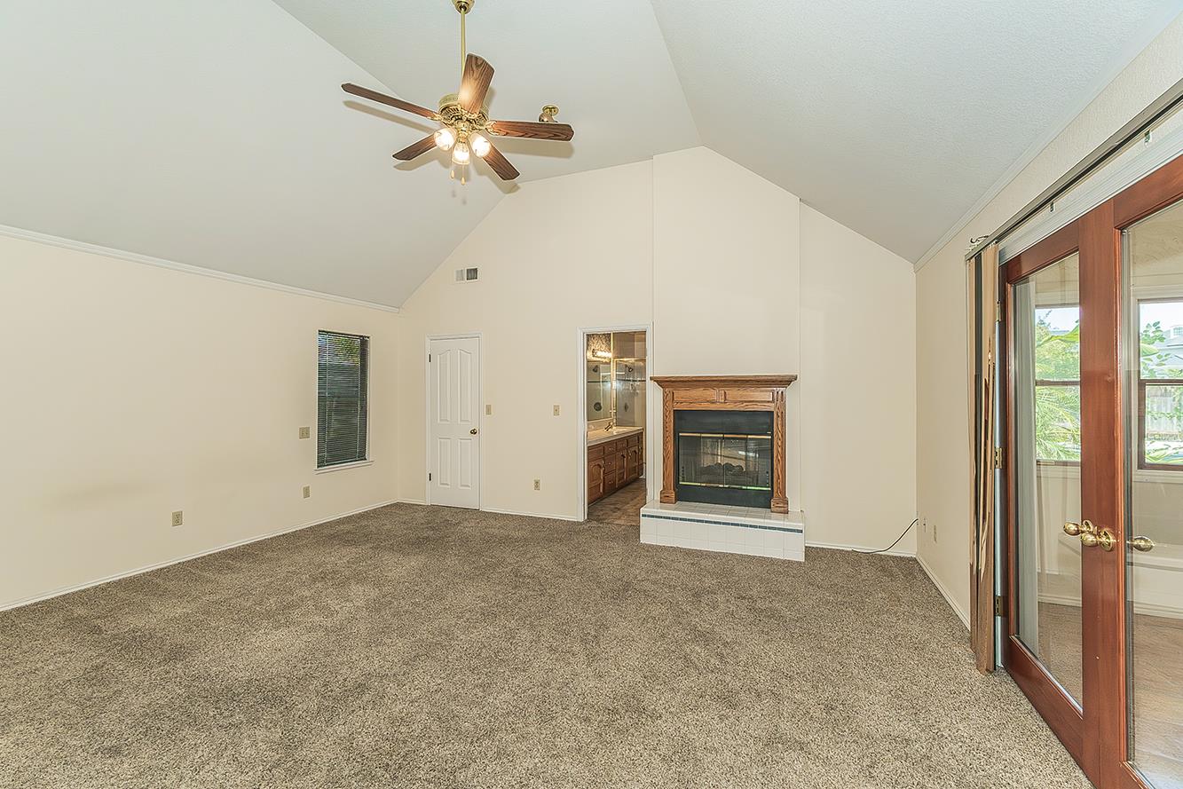 534 E Mariners Cir, Fresno, CA 93730