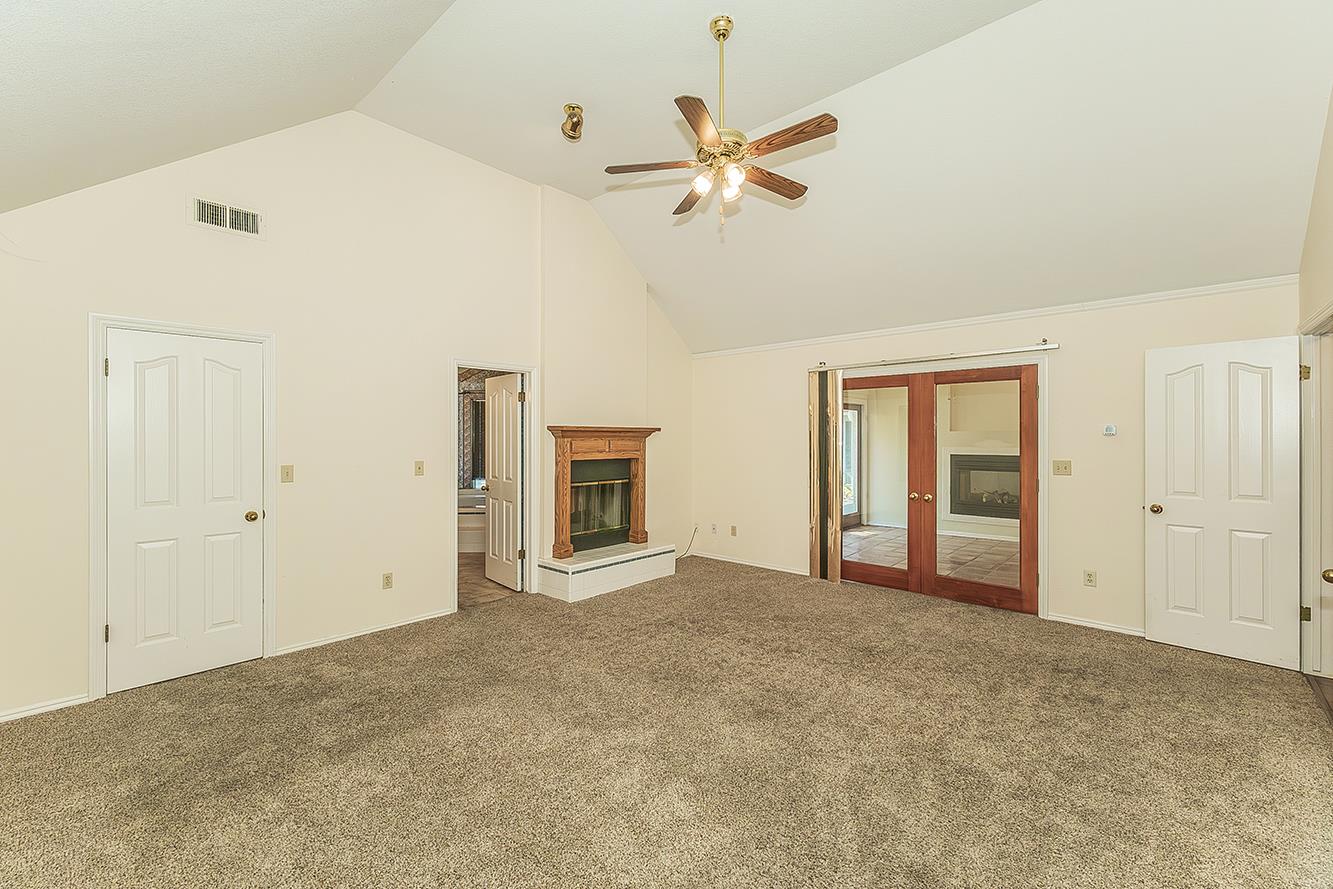 534 E Mariners Cir, Fresno, CA 93730