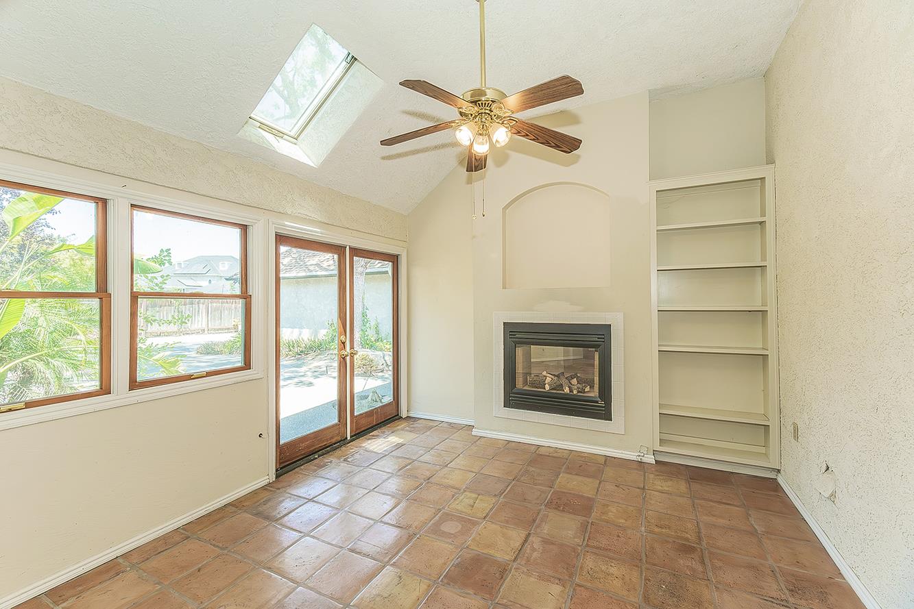 534 E Mariners Cir, Fresno, CA 93730