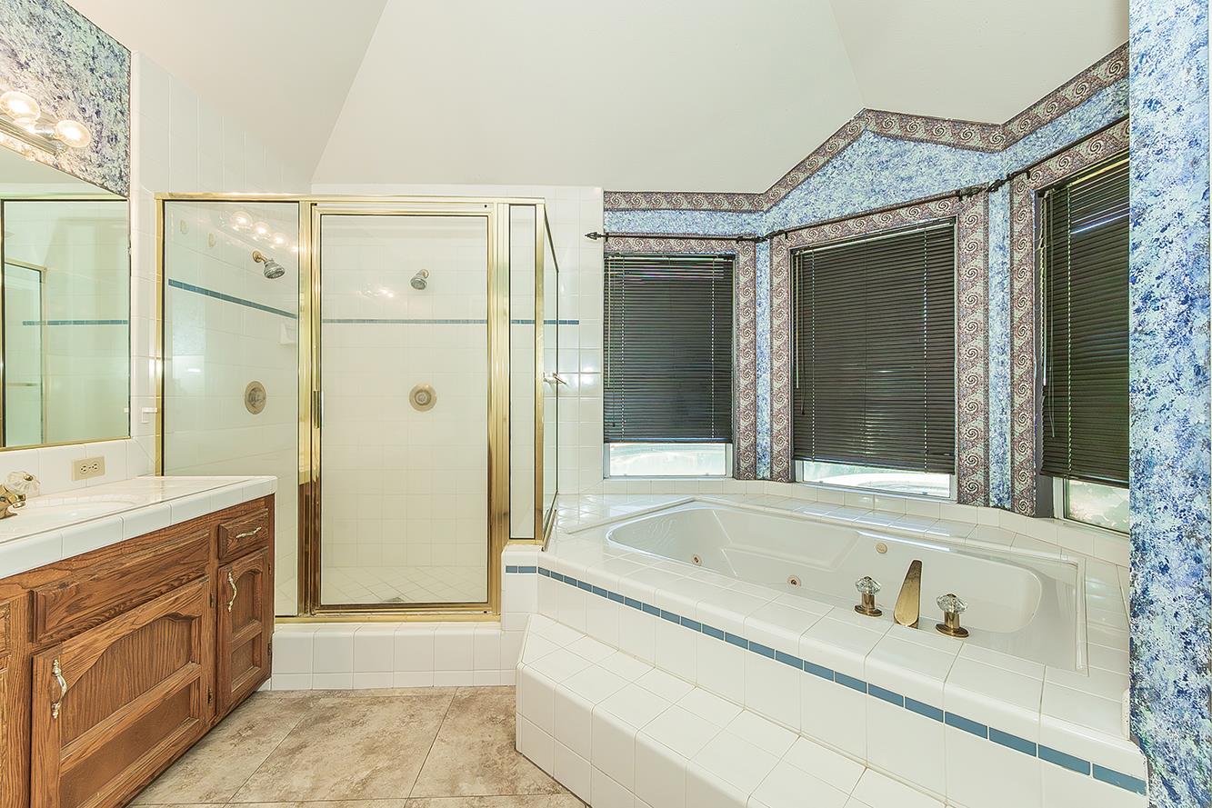 534 E Mariners Cir, Fresno, CA 93730