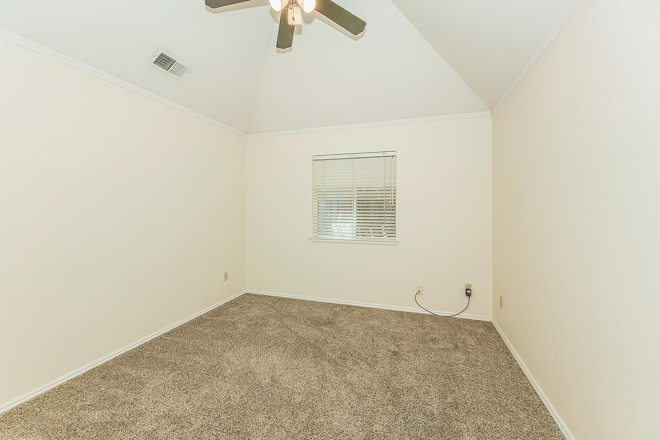 534 E Mariners Cir, Fresno, CA 93730