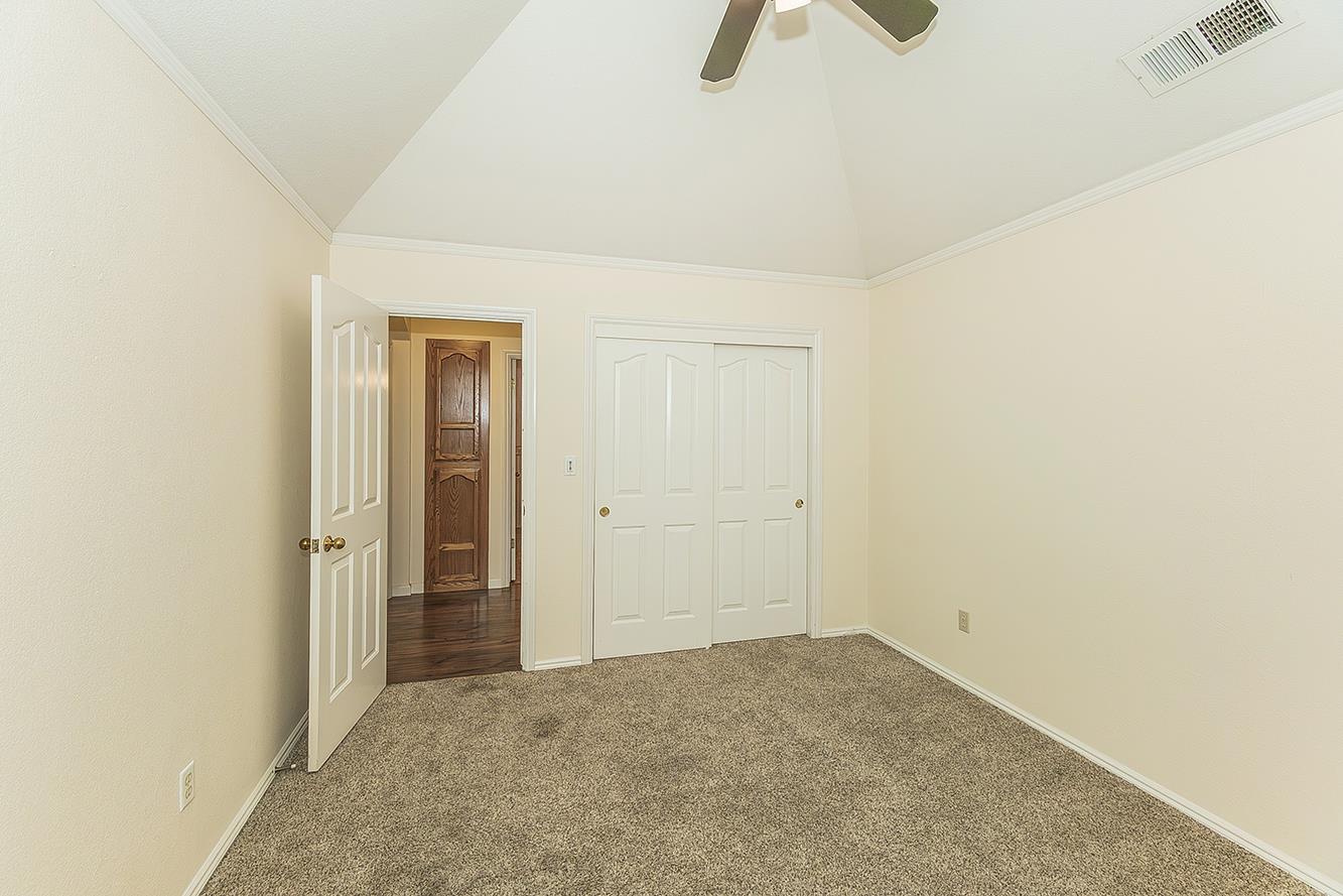 534 E Mariners Cir, Fresno, CA 93730