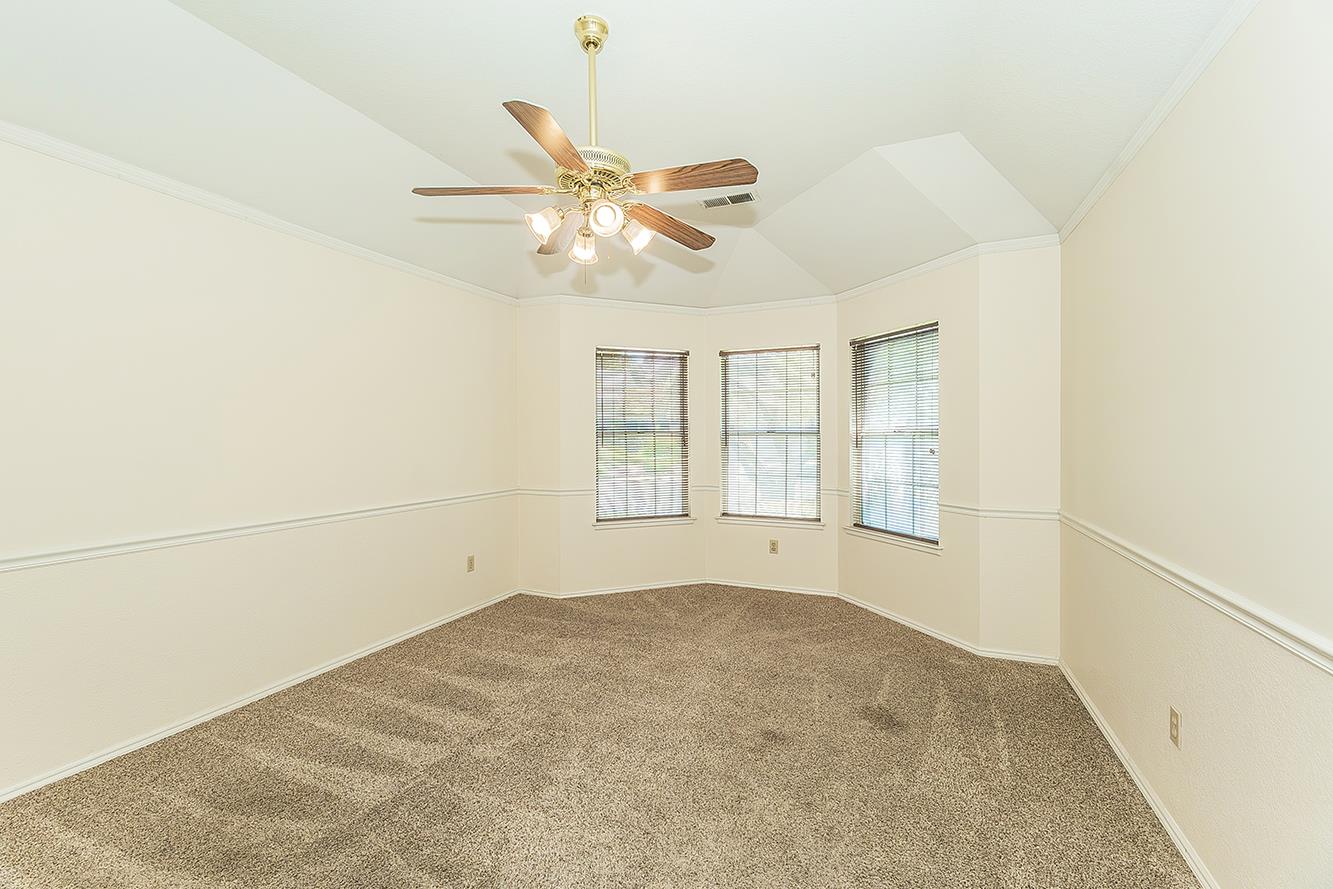 534 E Mariners Cir, Fresno, CA 93730