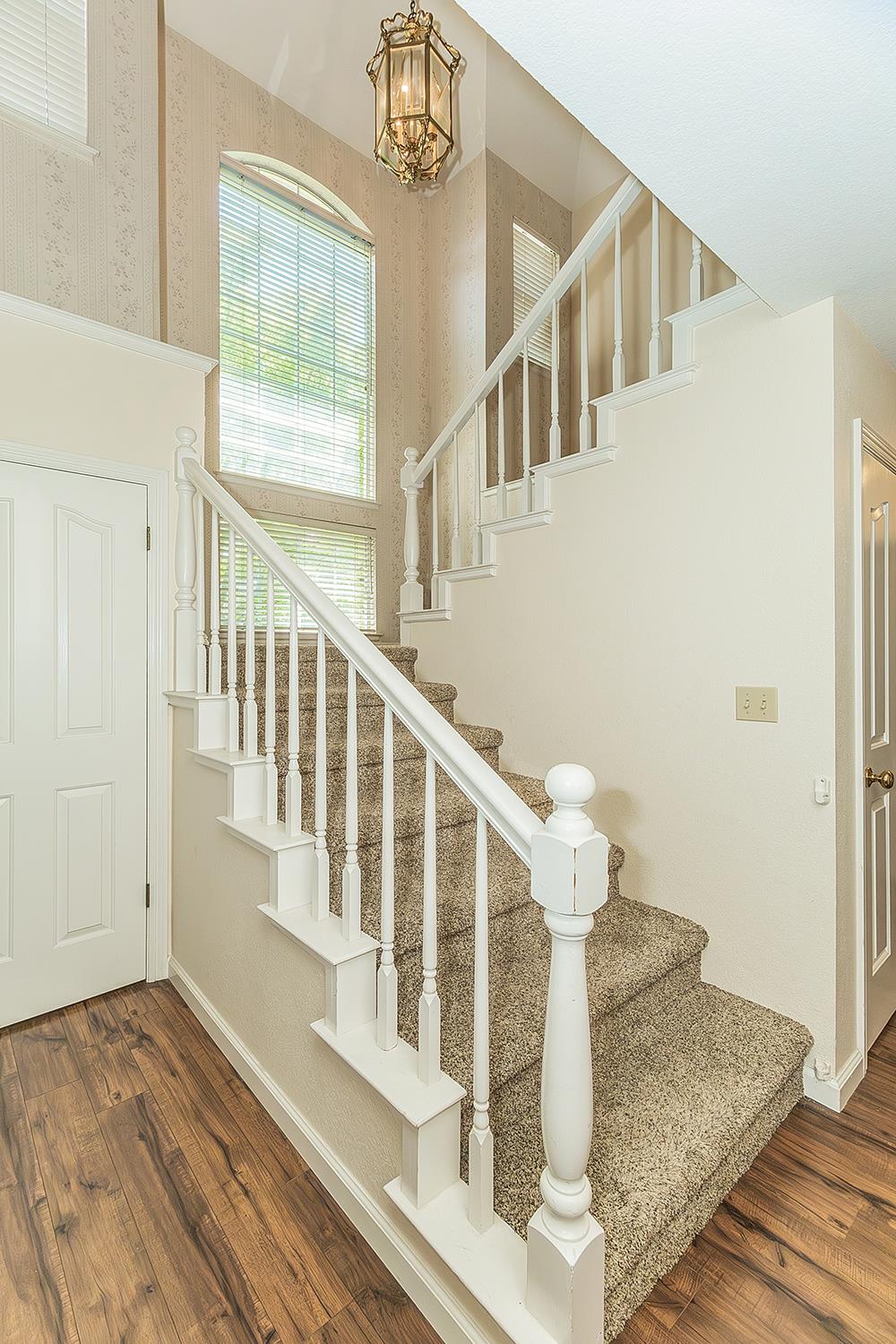 534 E Mariners Cir, Fresno, CA 93730