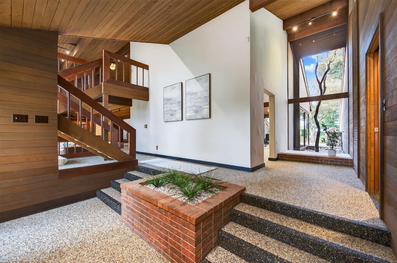 7621 N Laguna Vista Ave, Fresno, CA 93711