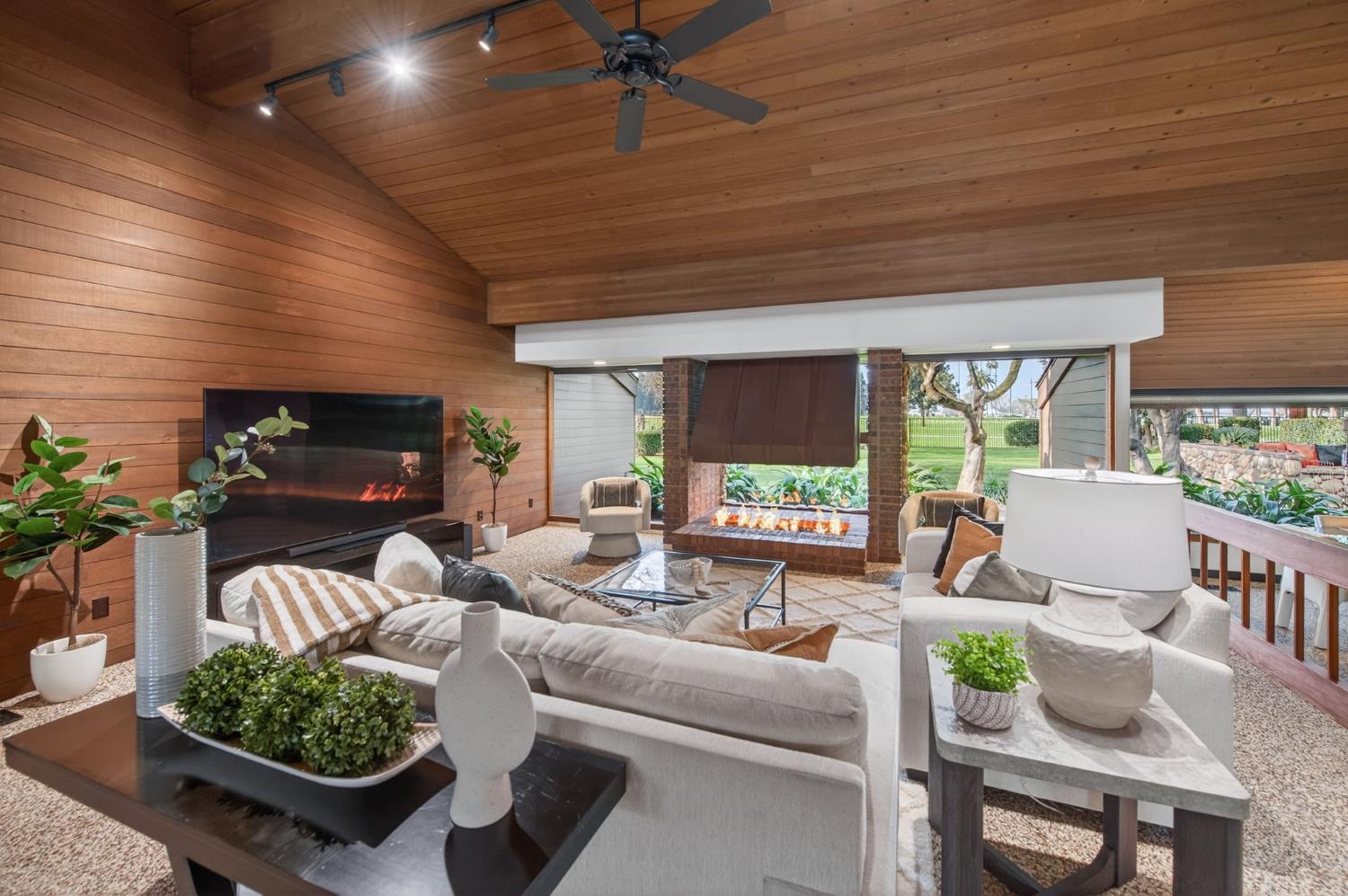 7621 N Laguna Vista Ave, Fresno, CA 93711