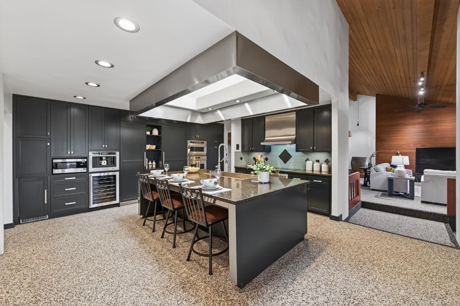 7621 N Laguna Vista Ave, Fresno, CA 93711