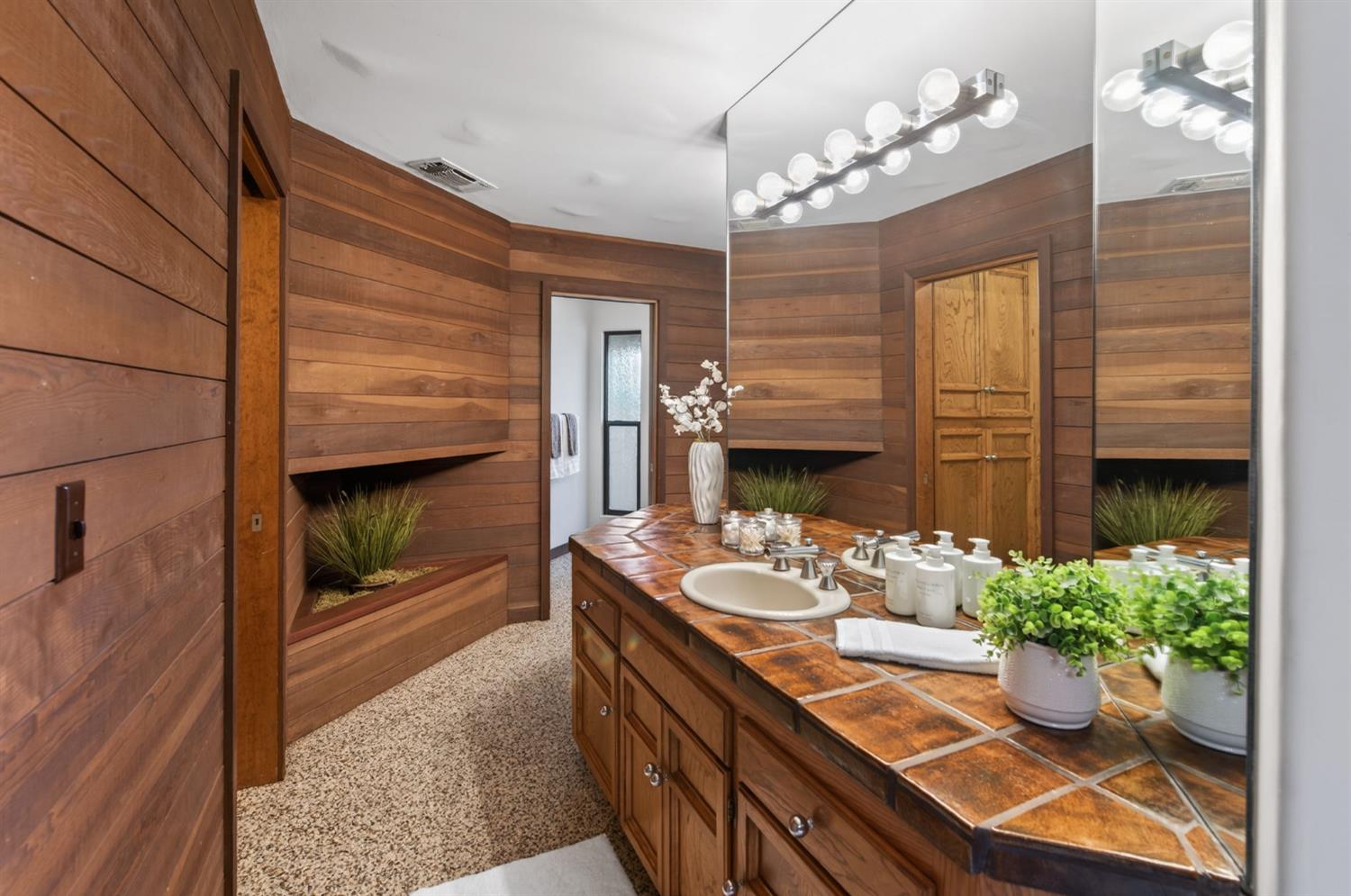 7621 N Laguna Vista Ave, Fresno, CA 93711