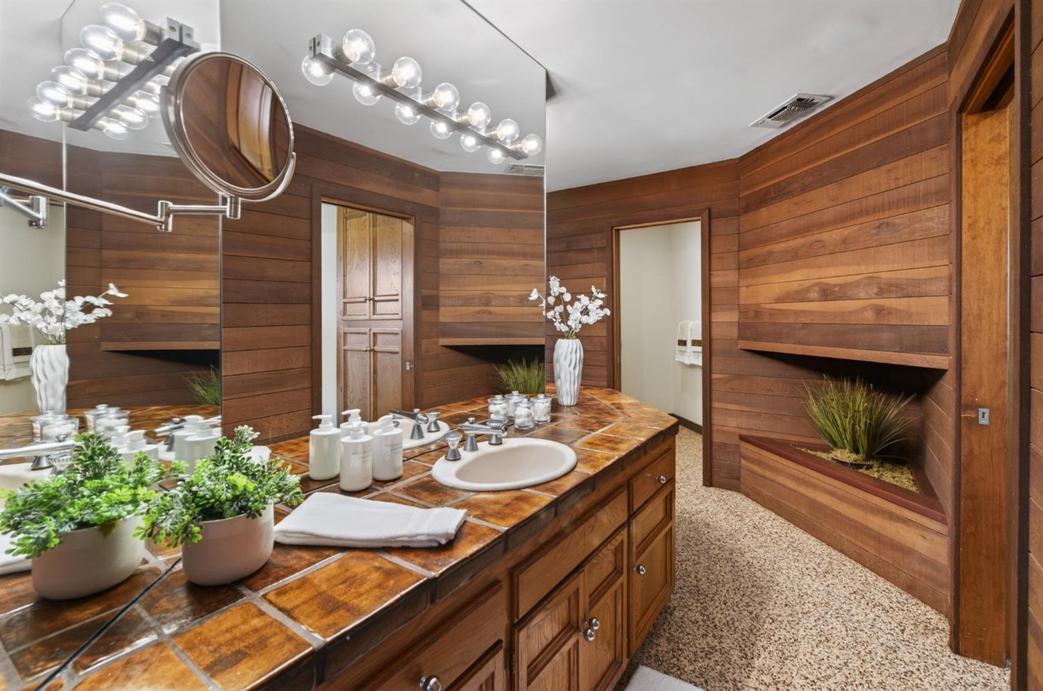 7621 N Laguna Vista Ave, Fresno, CA 93711