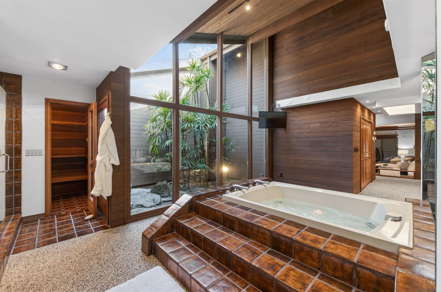 7621 N Laguna Vista Ave, Fresno, CA 93711