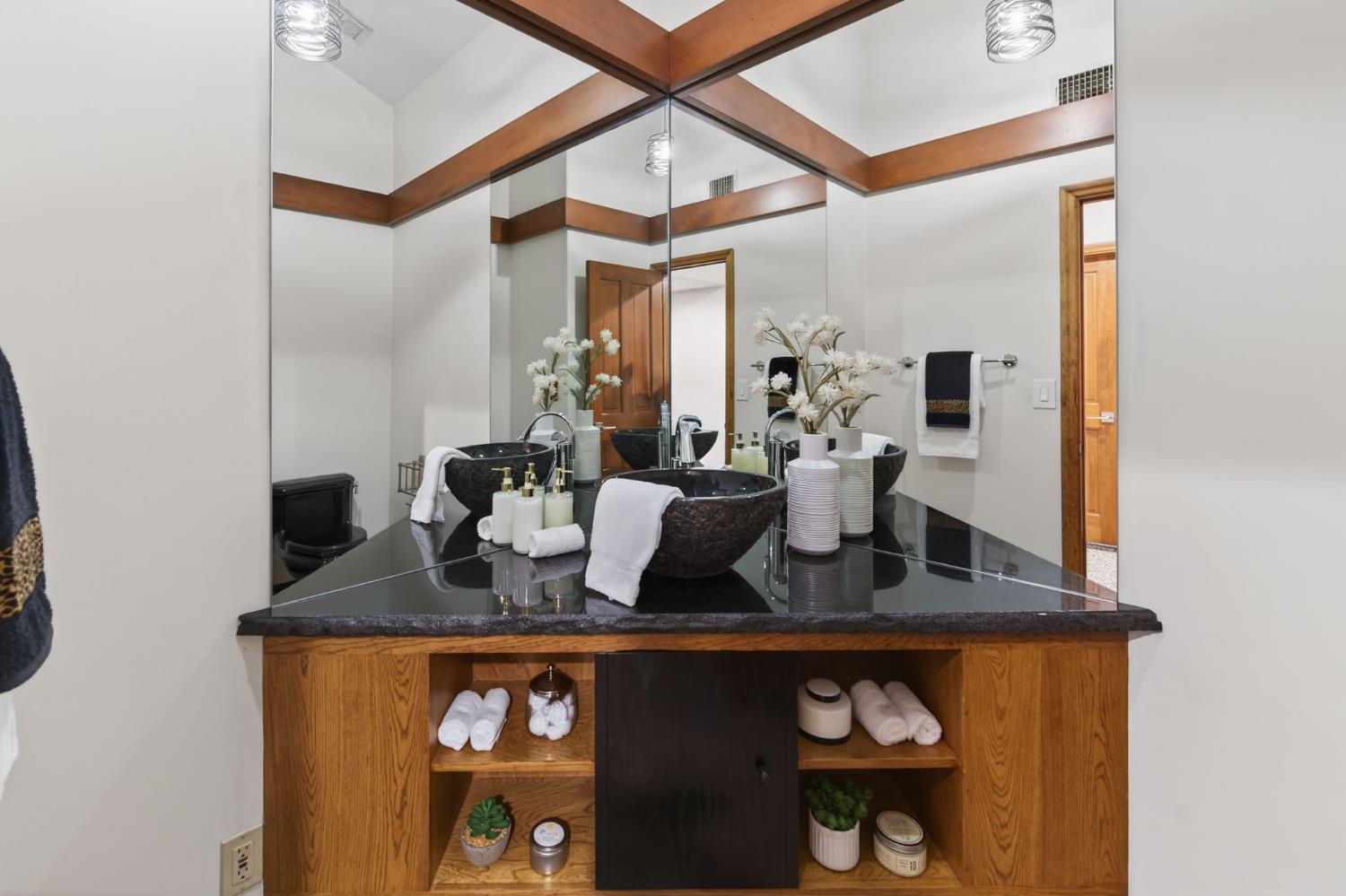 7621 N Laguna Vista Ave, Fresno, CA 93711