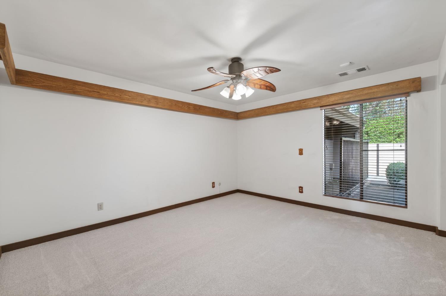 7621 N Laguna Vista Ave, Fresno, CA 93711