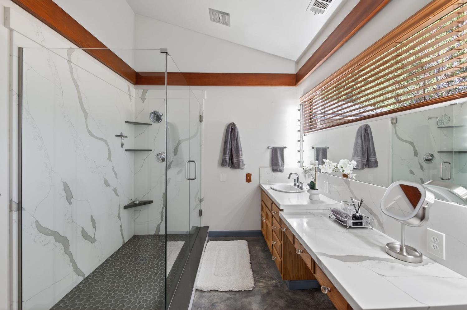 7621 N Laguna Vista Ave, Fresno, CA 93711