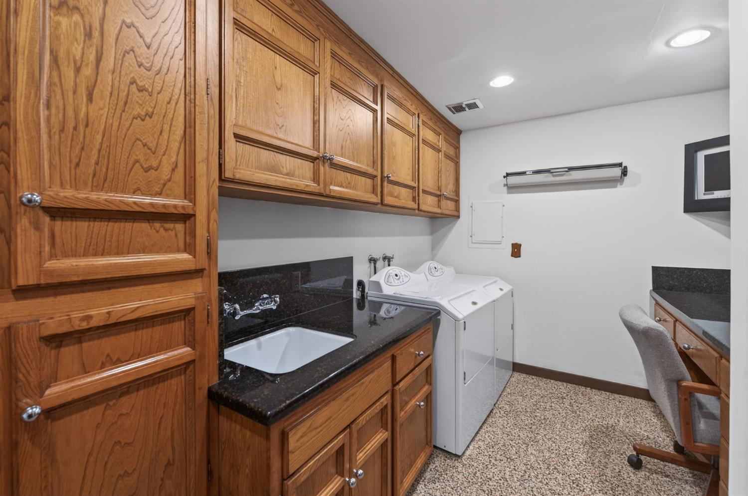 7621 N Laguna Vista Ave, Fresno, CA 93711