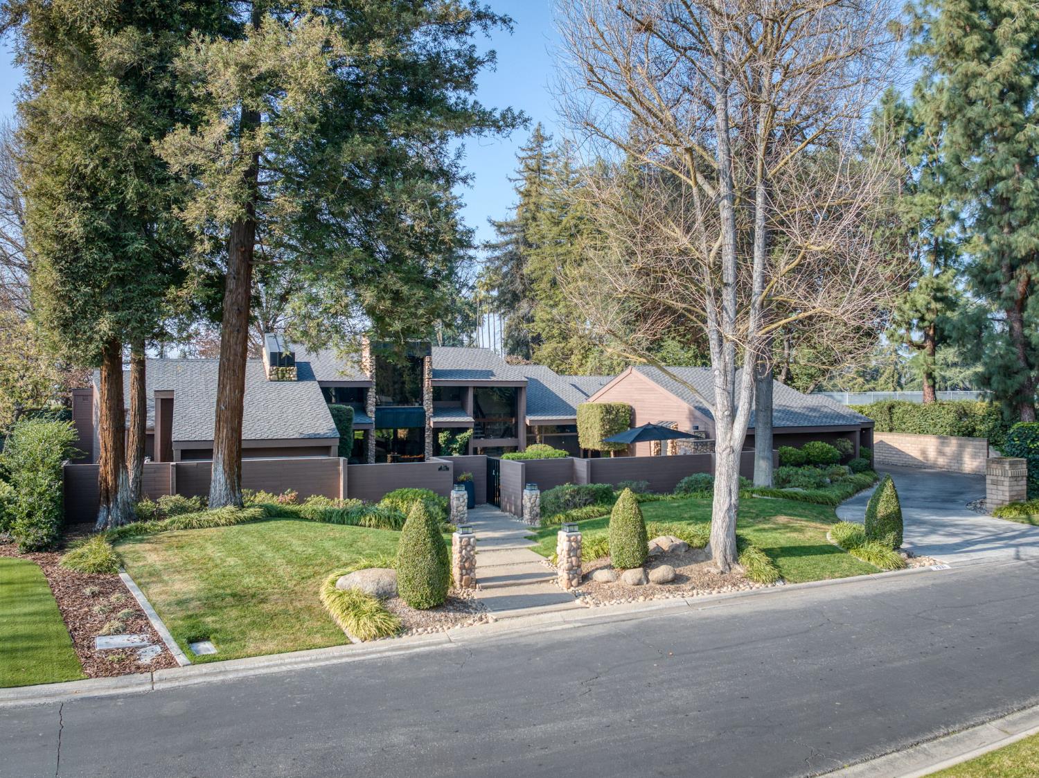 7621 N Laguna Vista Ave, Fresno, CA 93711