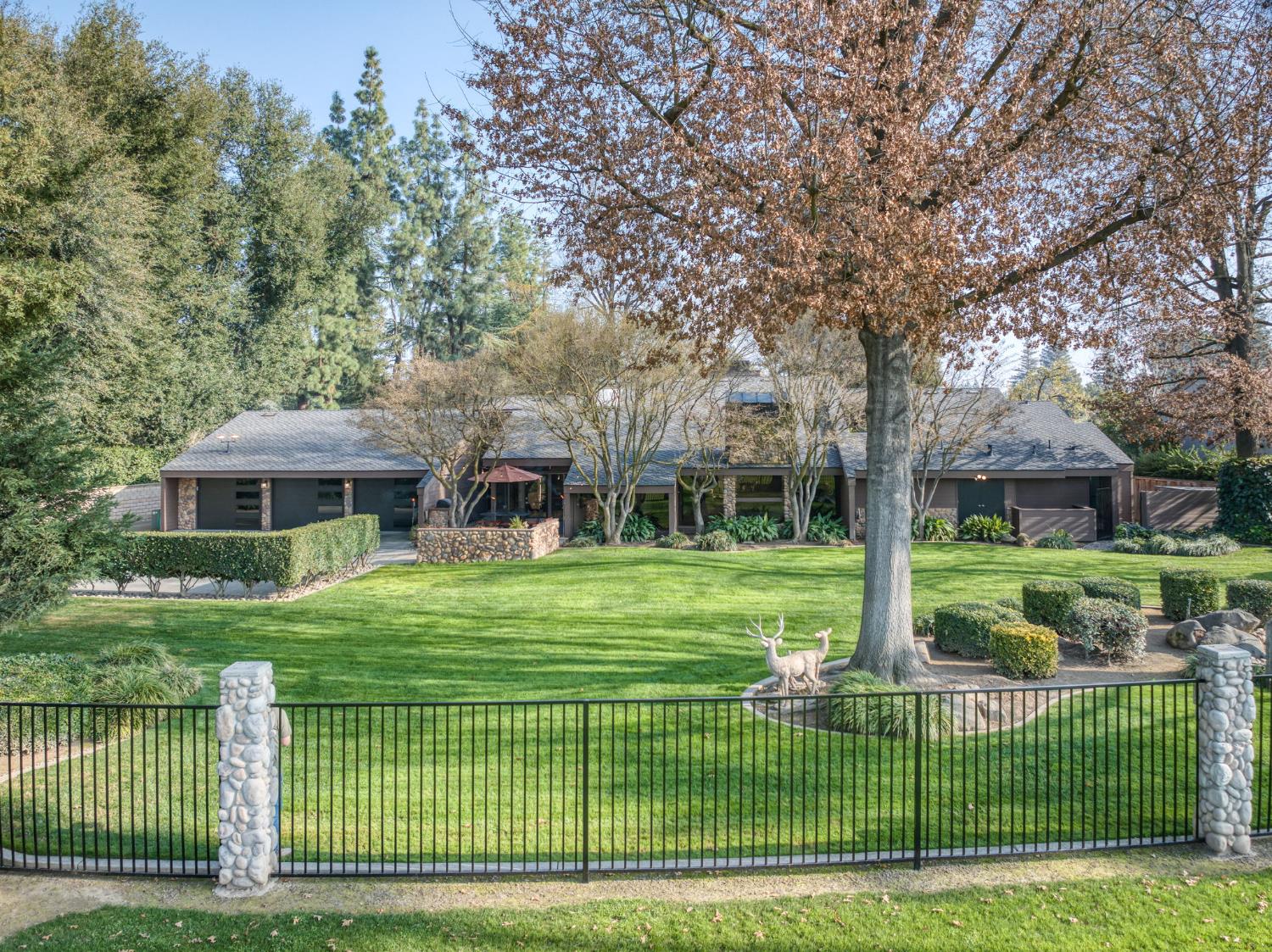 7621 N Laguna Vista Ave, Fresno, CA 93711