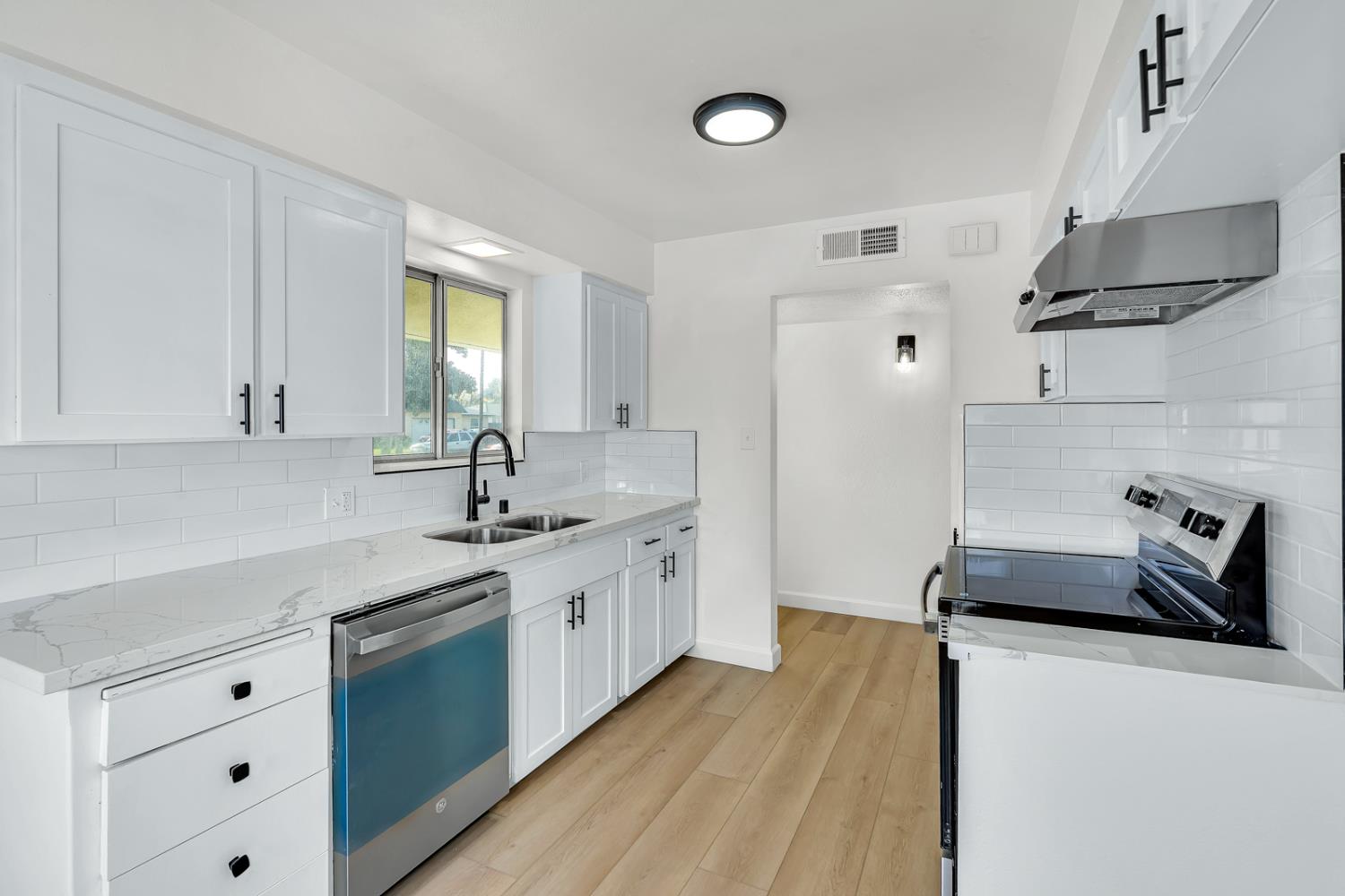 4891 E Rialto Ave, Fresno, CA 93726