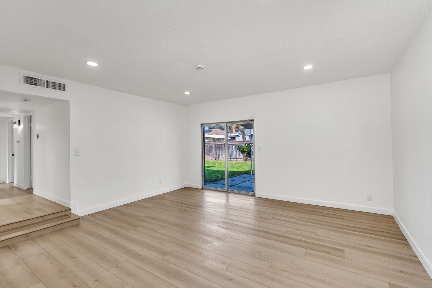 4891 E Rialto Ave, Fresno, CA 93726