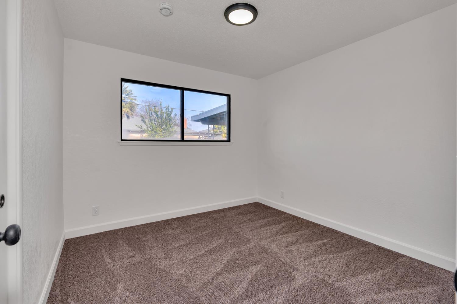 4891 E Rialto Ave, Fresno, CA 93726