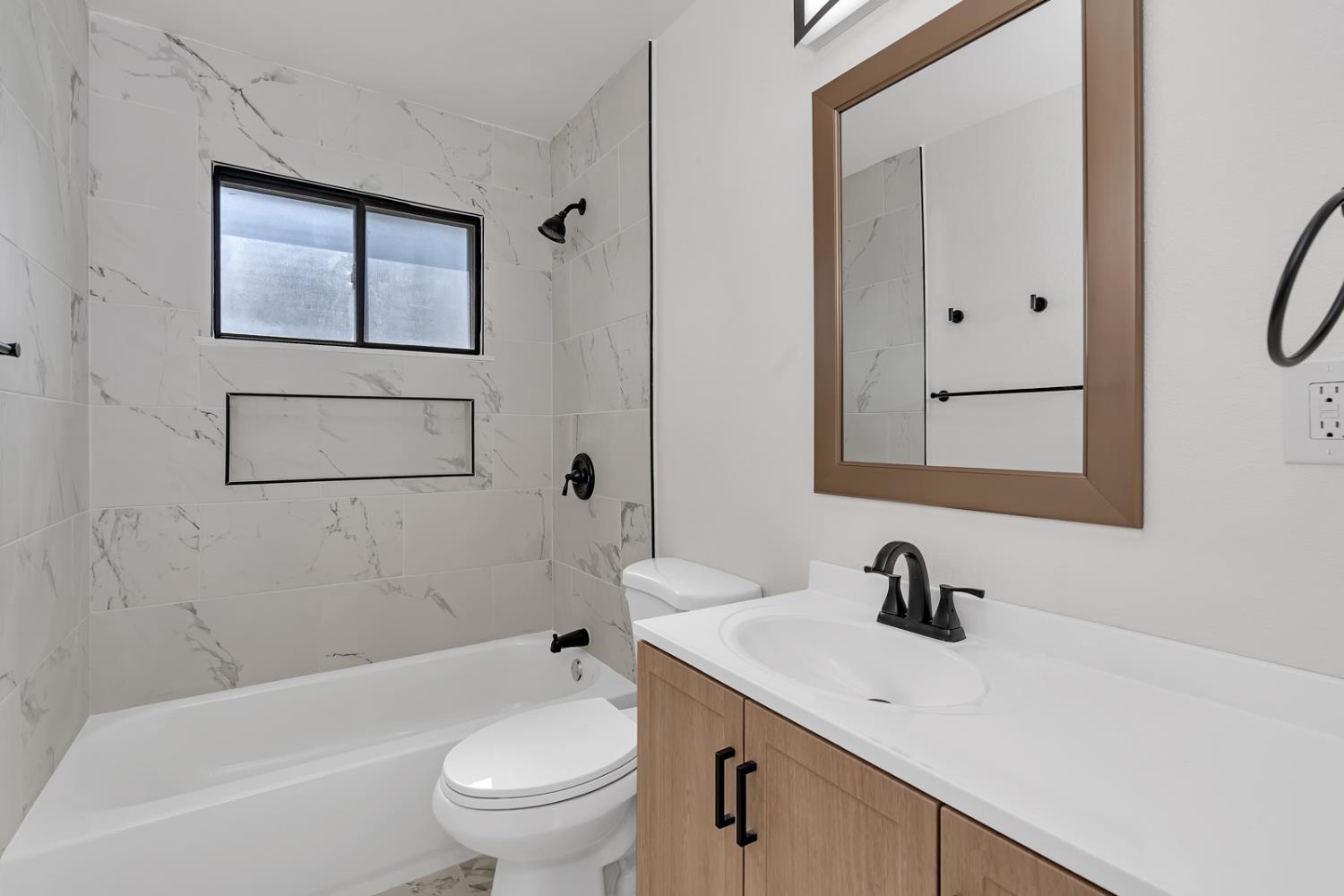 4891 E Rialto Ave, Fresno, CA 93726