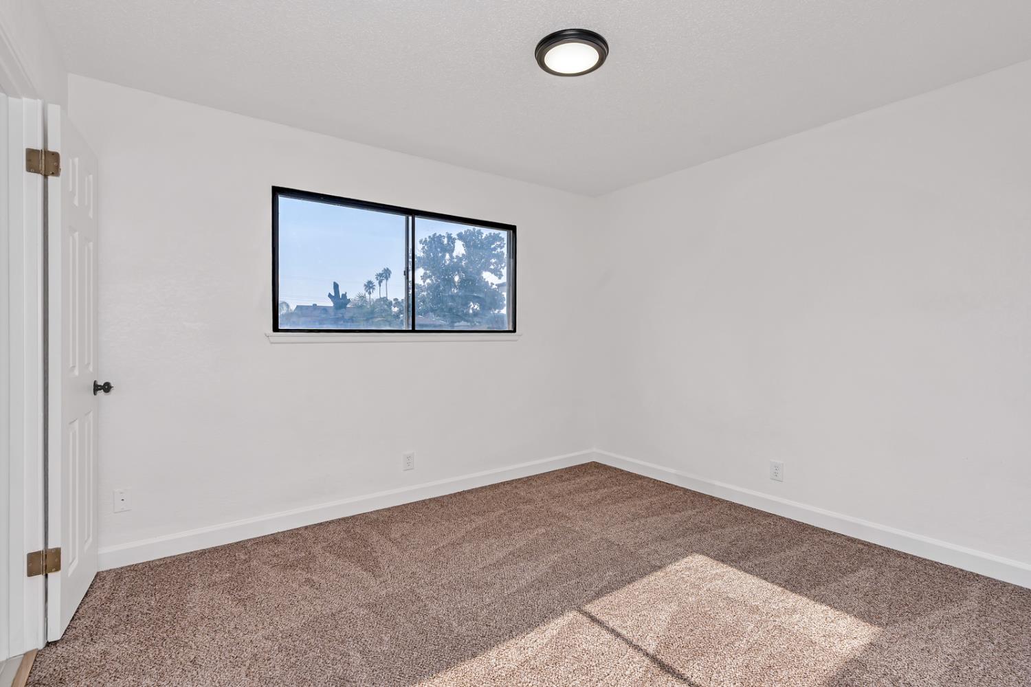 4891 E Rialto Ave, Fresno, CA 93726