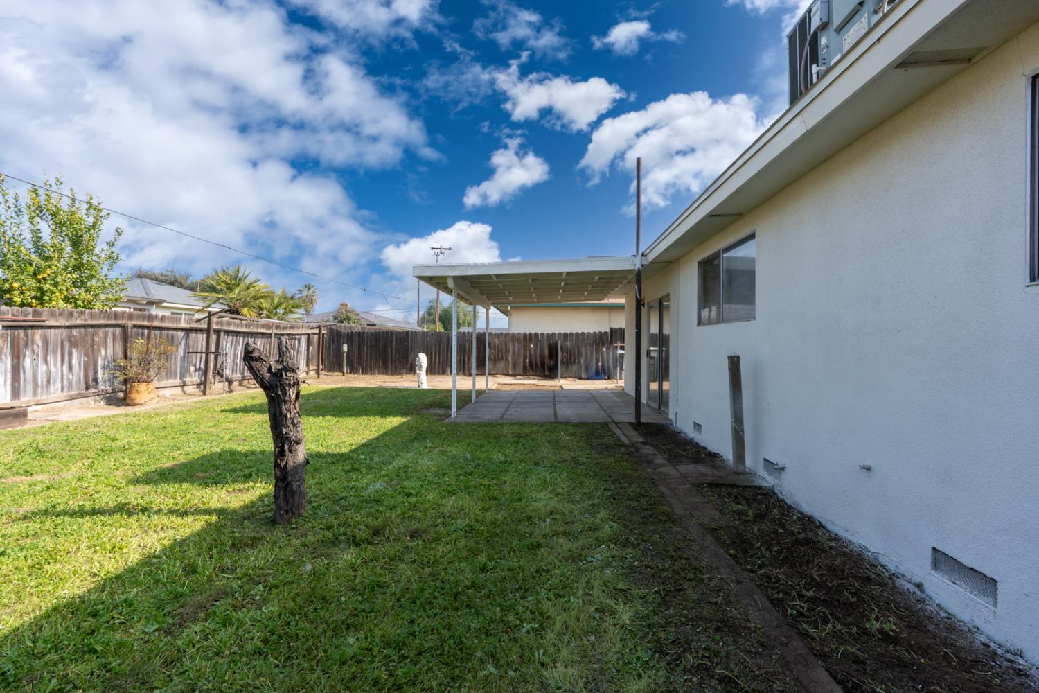 4891 E Rialto Ave, Fresno, CA 93726