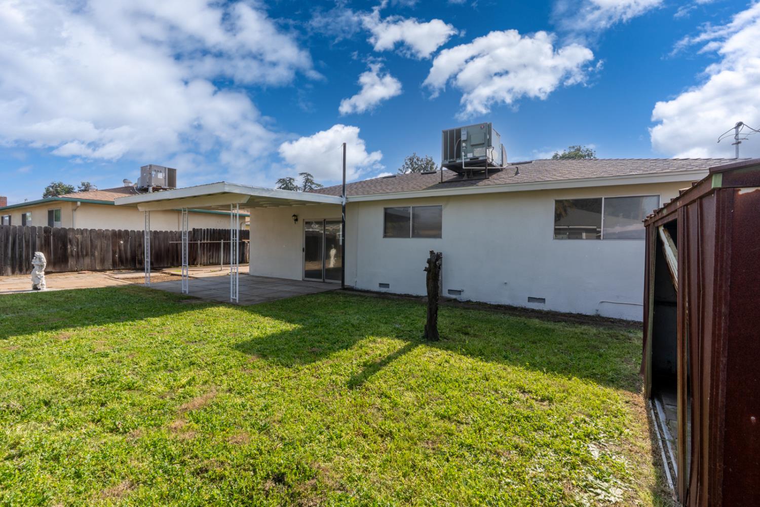 4891 E Rialto Ave, Fresno, CA 93726