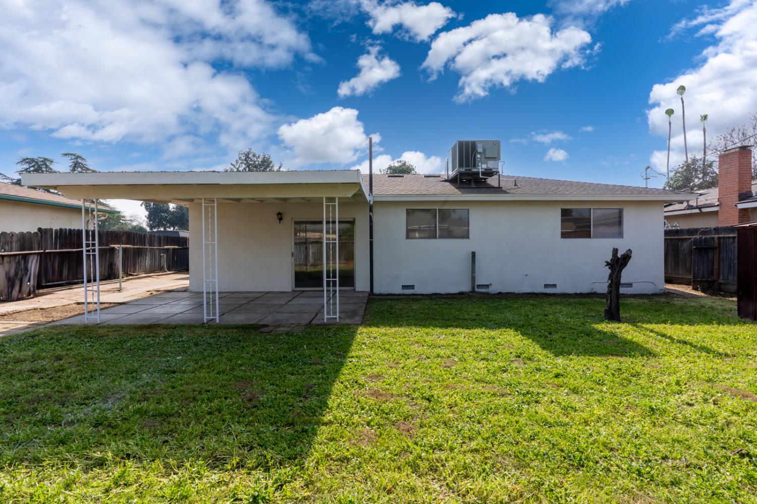 4891 E Rialto Ave, Fresno, CA 93726