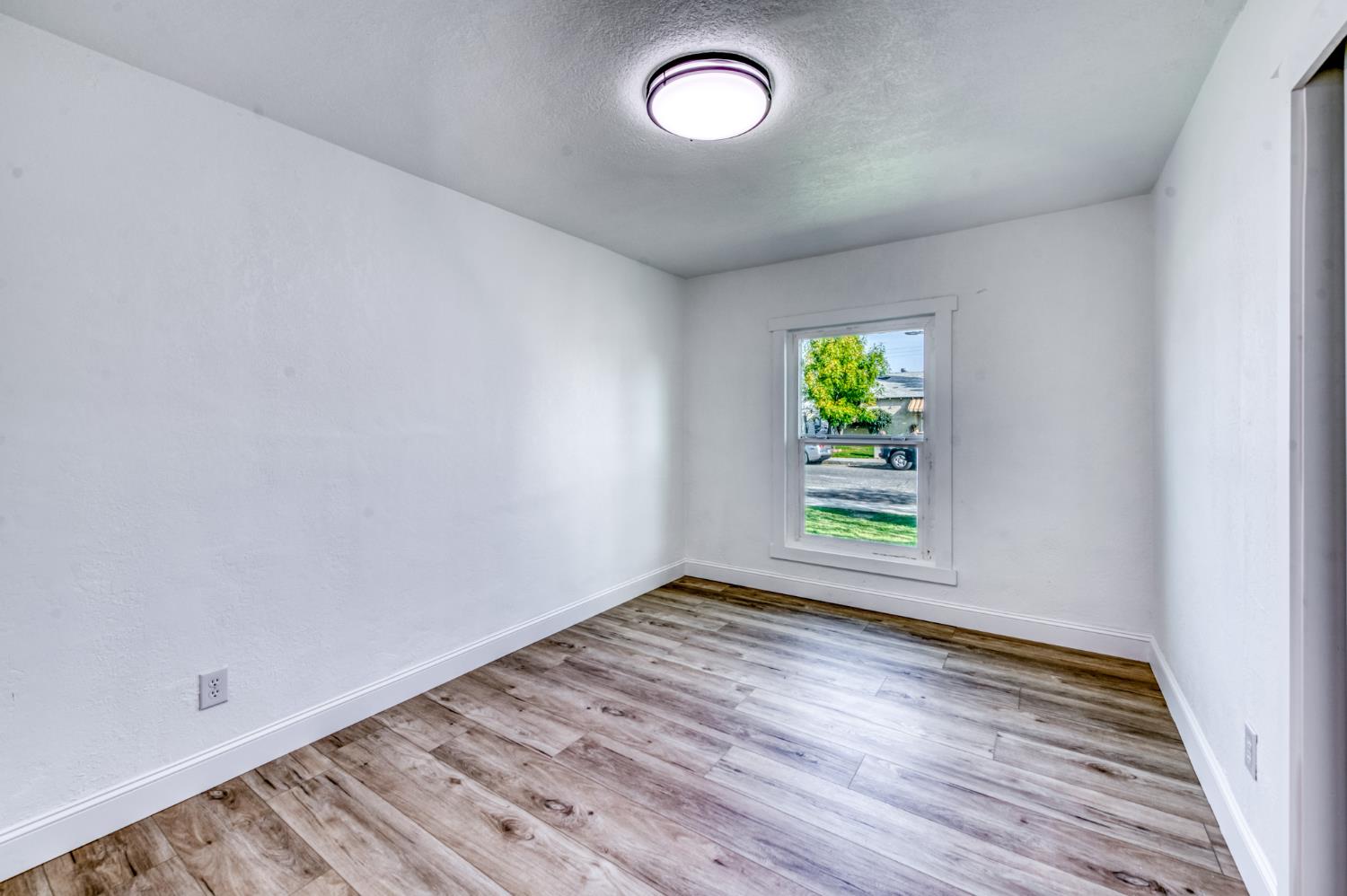 1609 1611 N 6Th St, Fresno, CA 93703