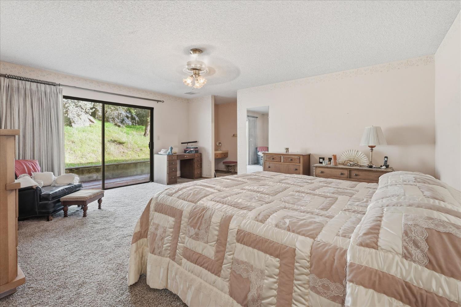 51590 Coyote Ridge Rd, Oakhurst, CA 93644