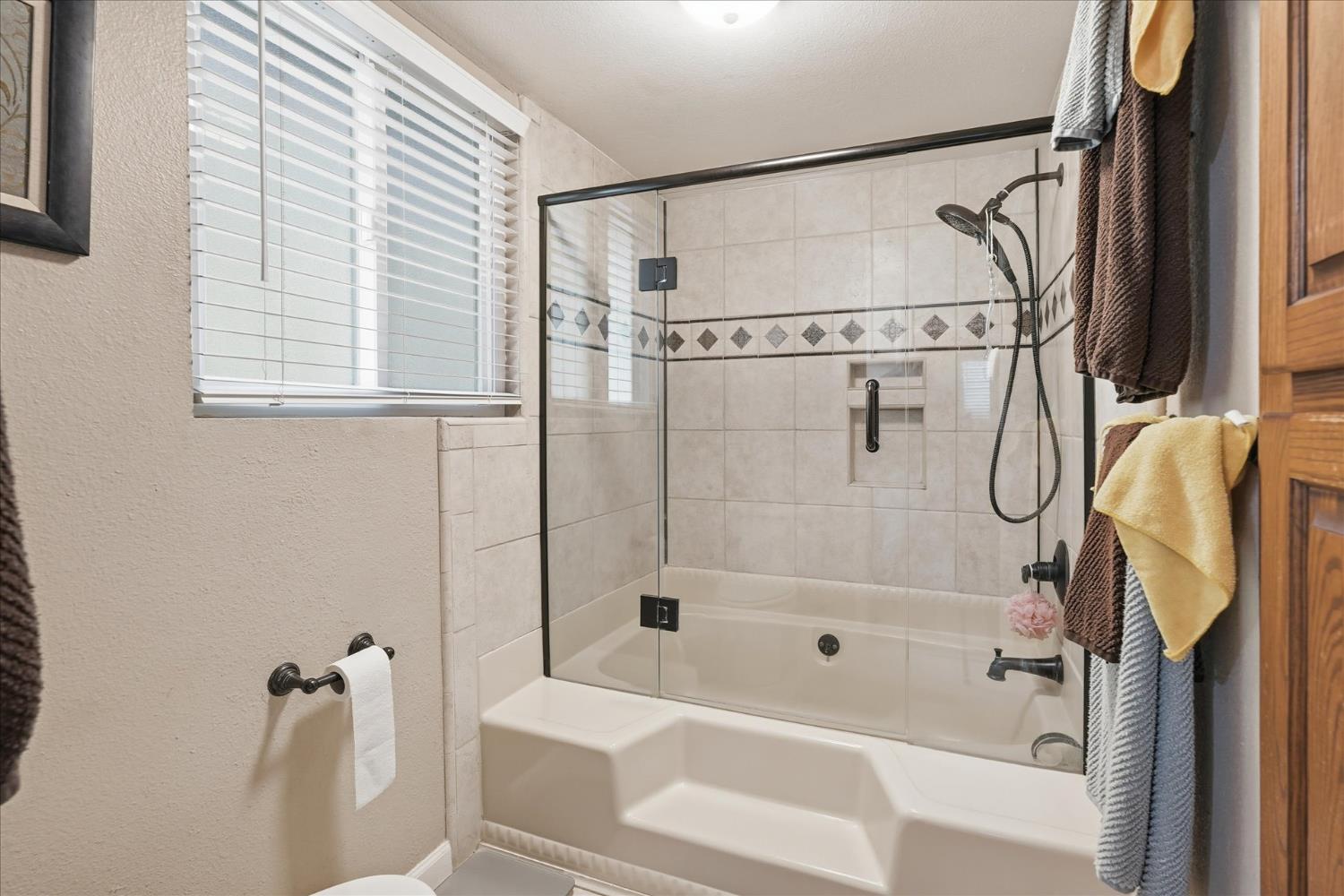 40182 Alerna Way, Oakhurst, CA 93644