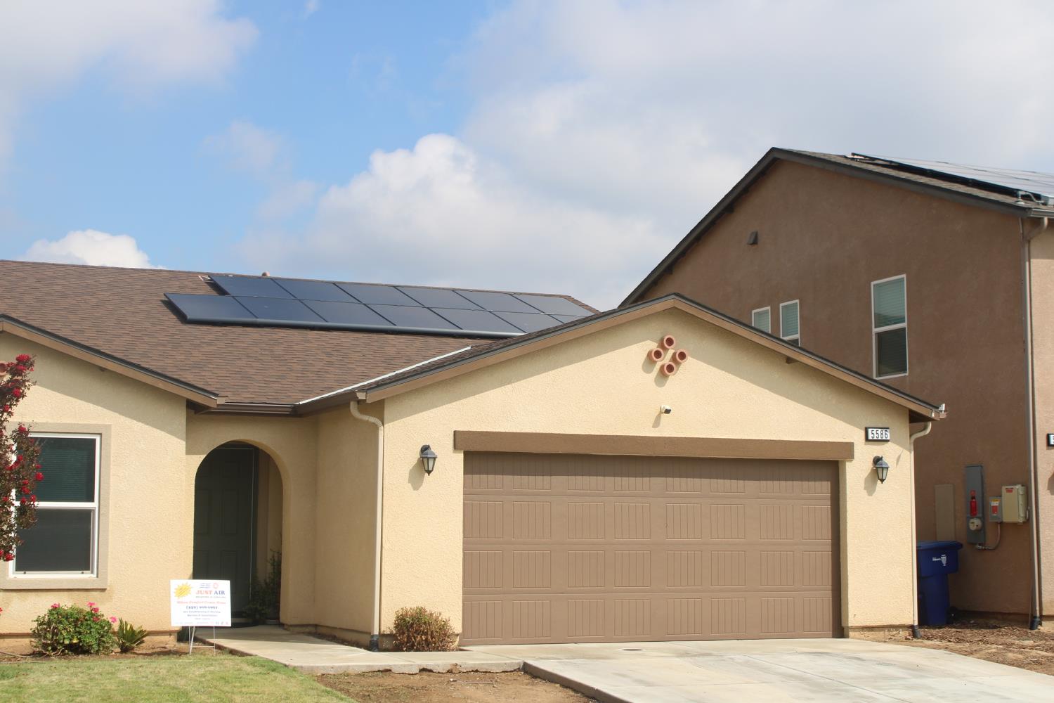 5586 E Saginaw Way, Fresno, CA 93722