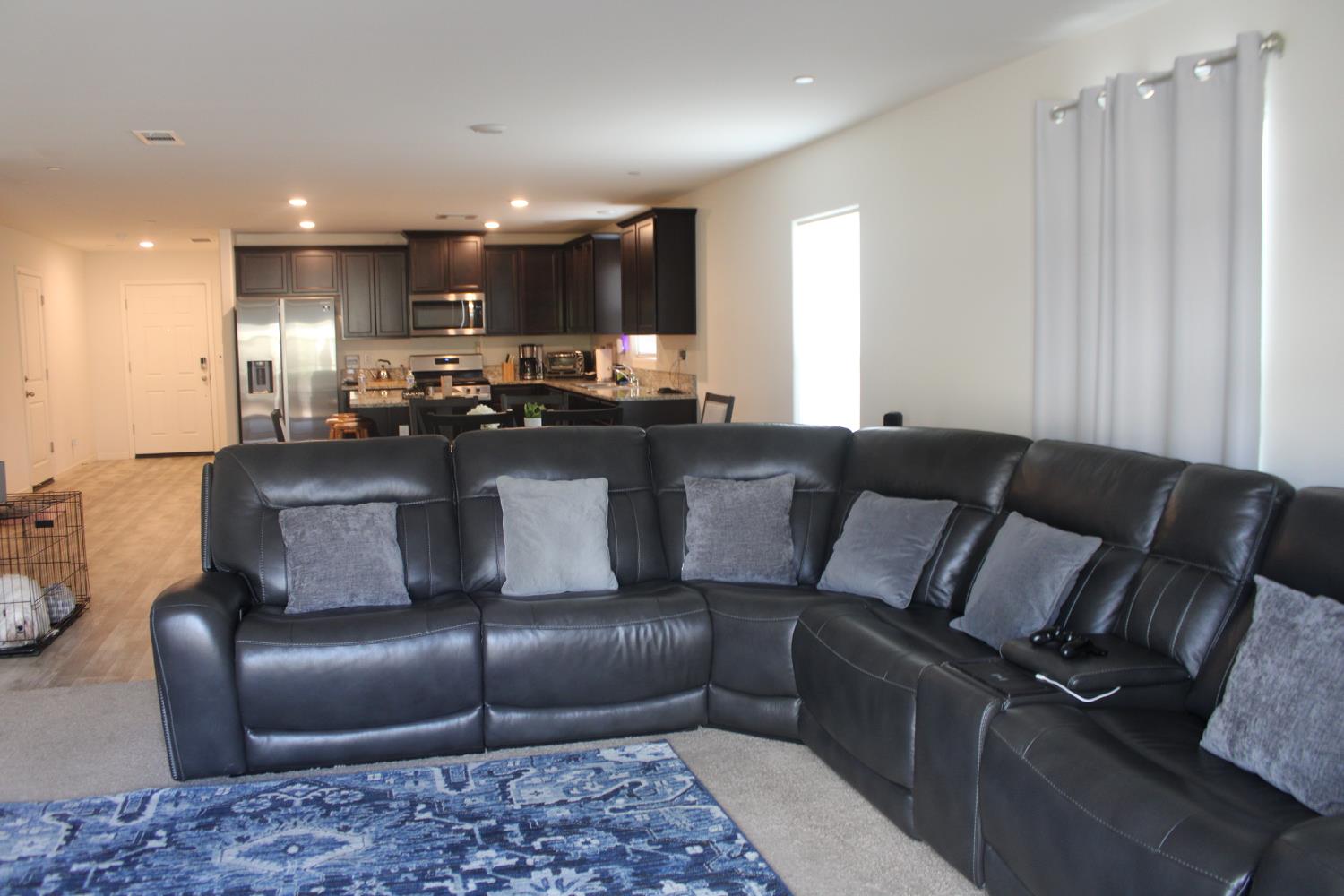 5586 E Saginaw Way, Fresno, CA 93722