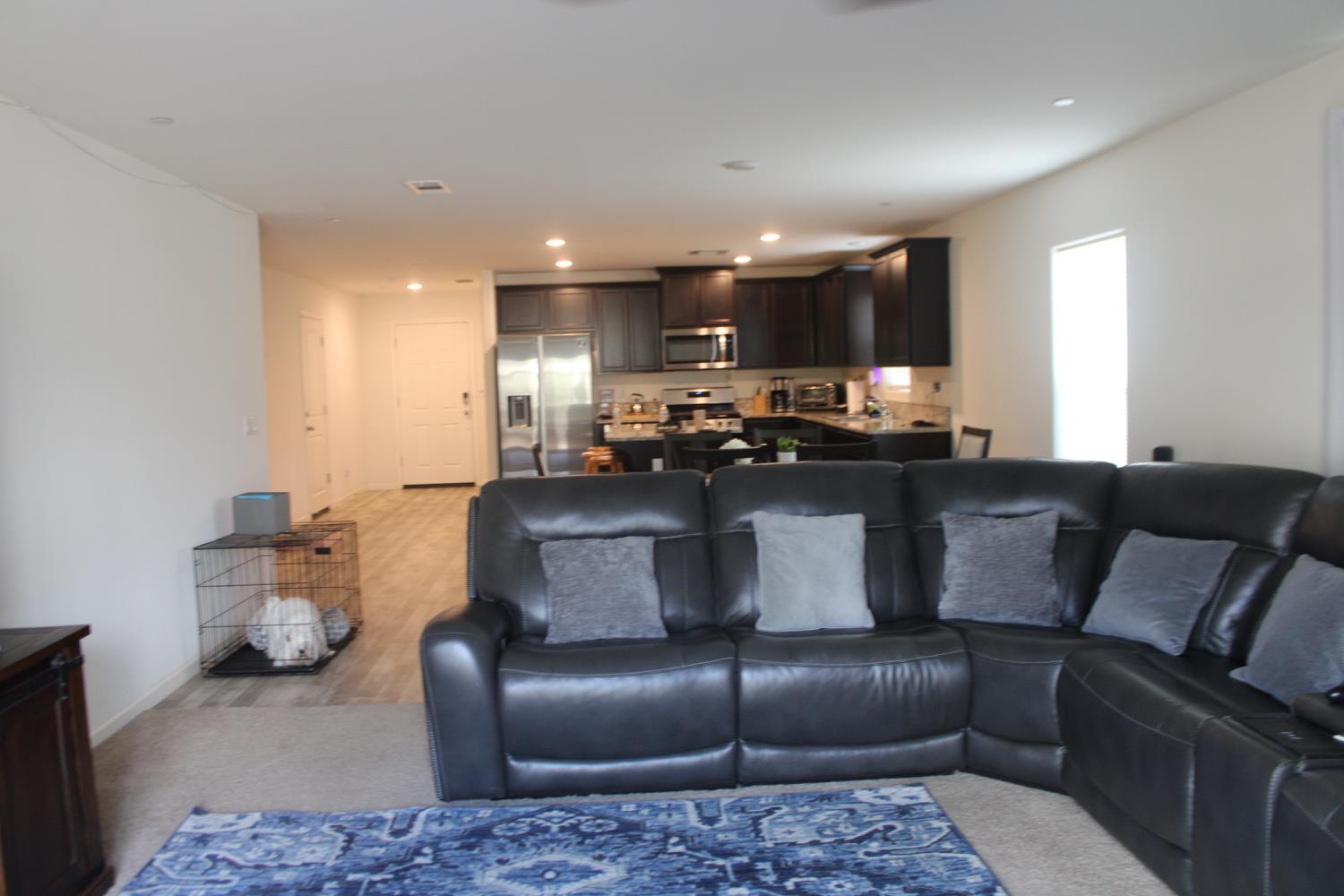 5586 E Saginaw Way, Fresno, CA 93722