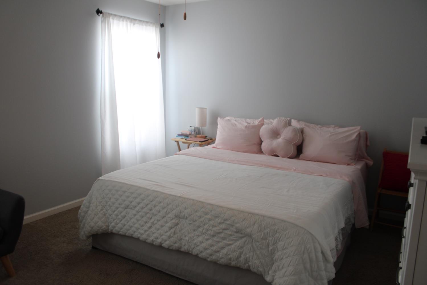 5586 E Saginaw Way, Fresno, CA 93722