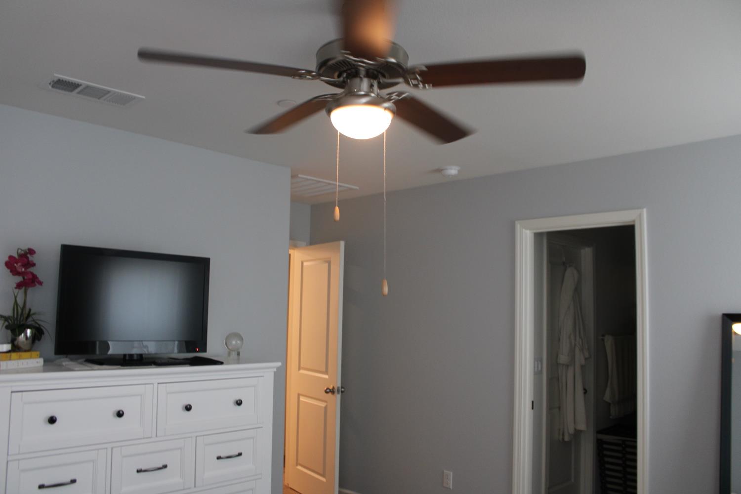 5586 E Saginaw Way, Fresno, CA 93722