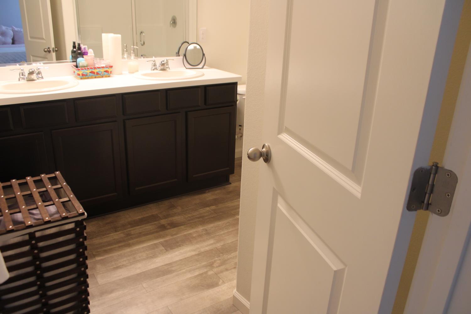 5586 E Saginaw Way, Fresno, CA 93722