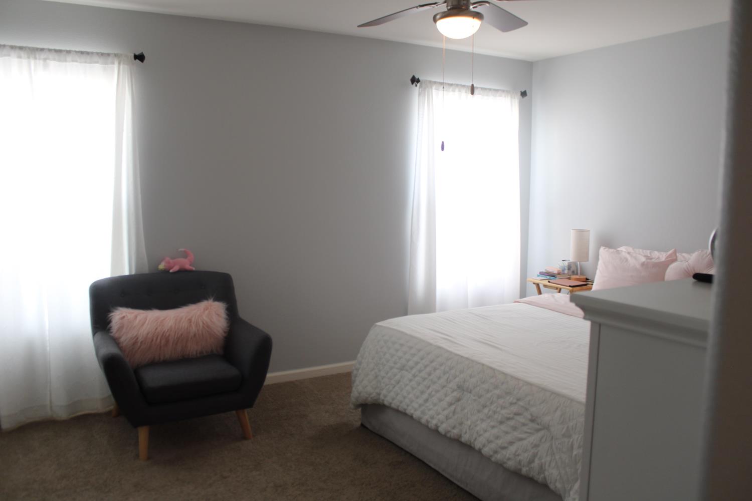 5586 E Saginaw Way, Fresno, CA 93722