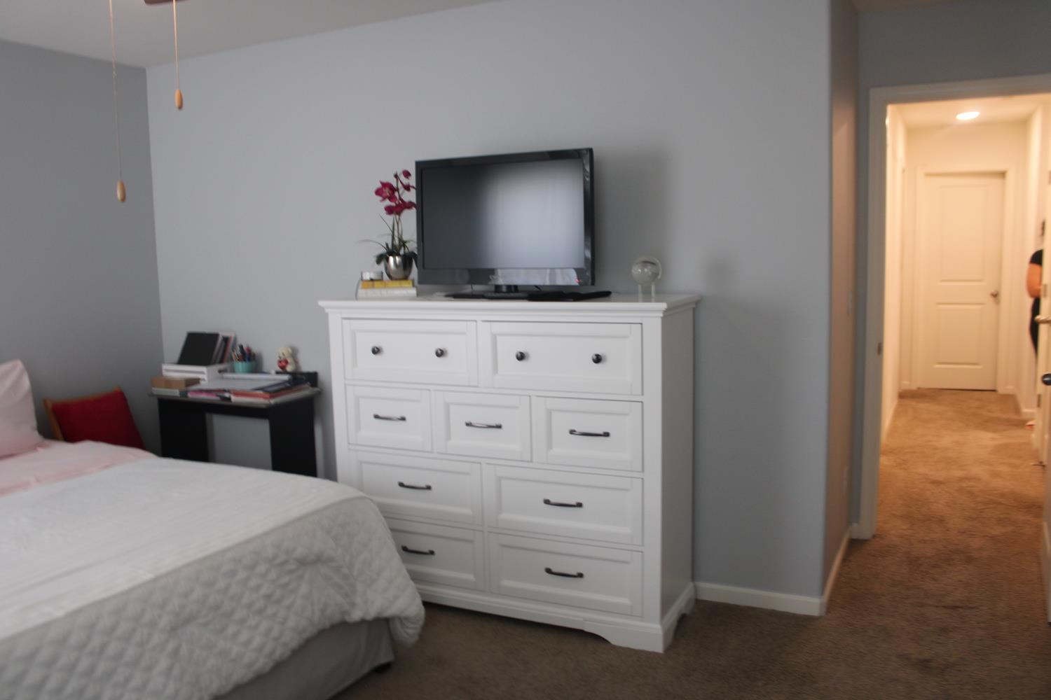 5586 E Saginaw Way, Fresno, CA 93722