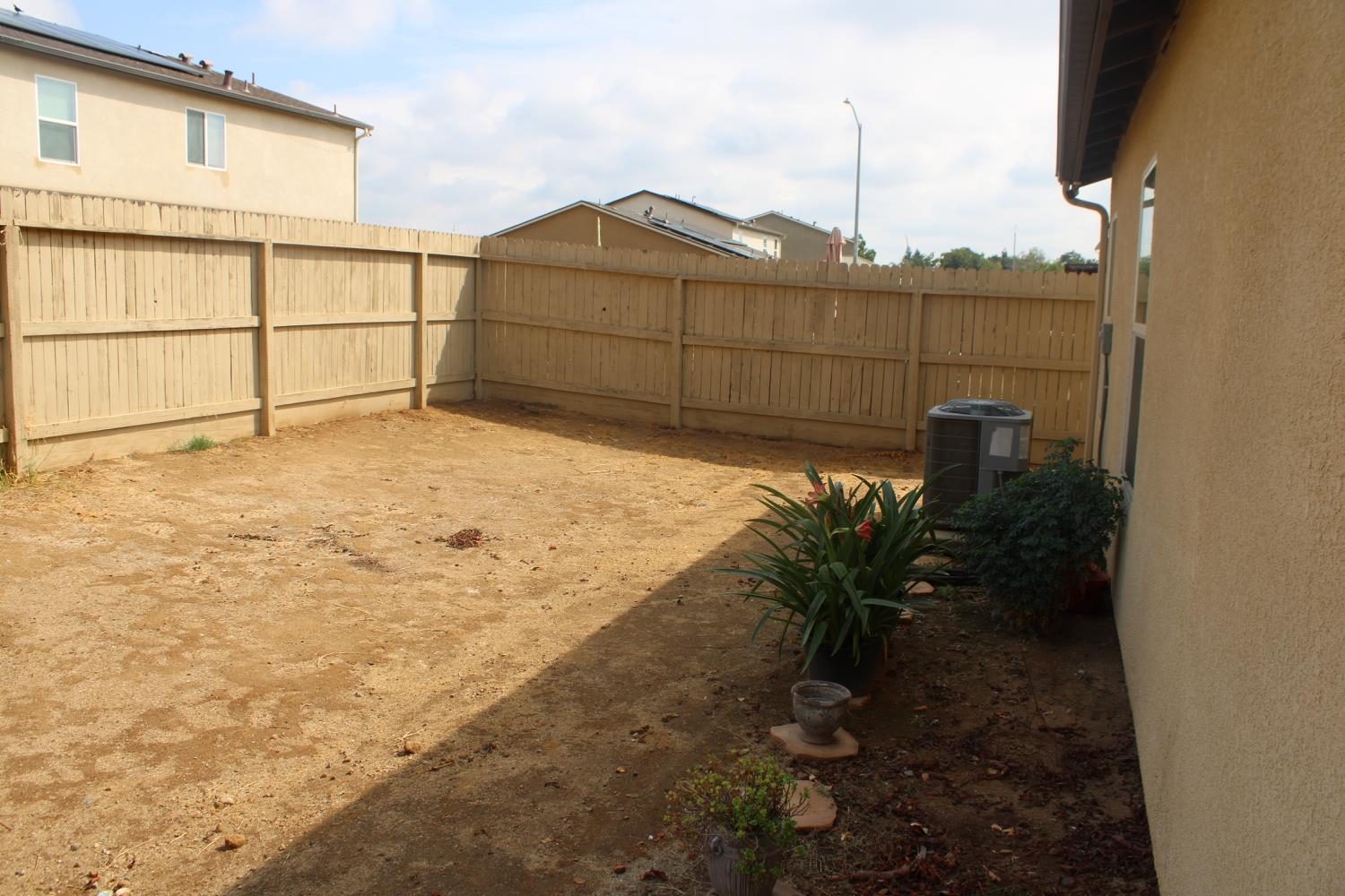 5586 E Saginaw Way, Fresno, CA 93722