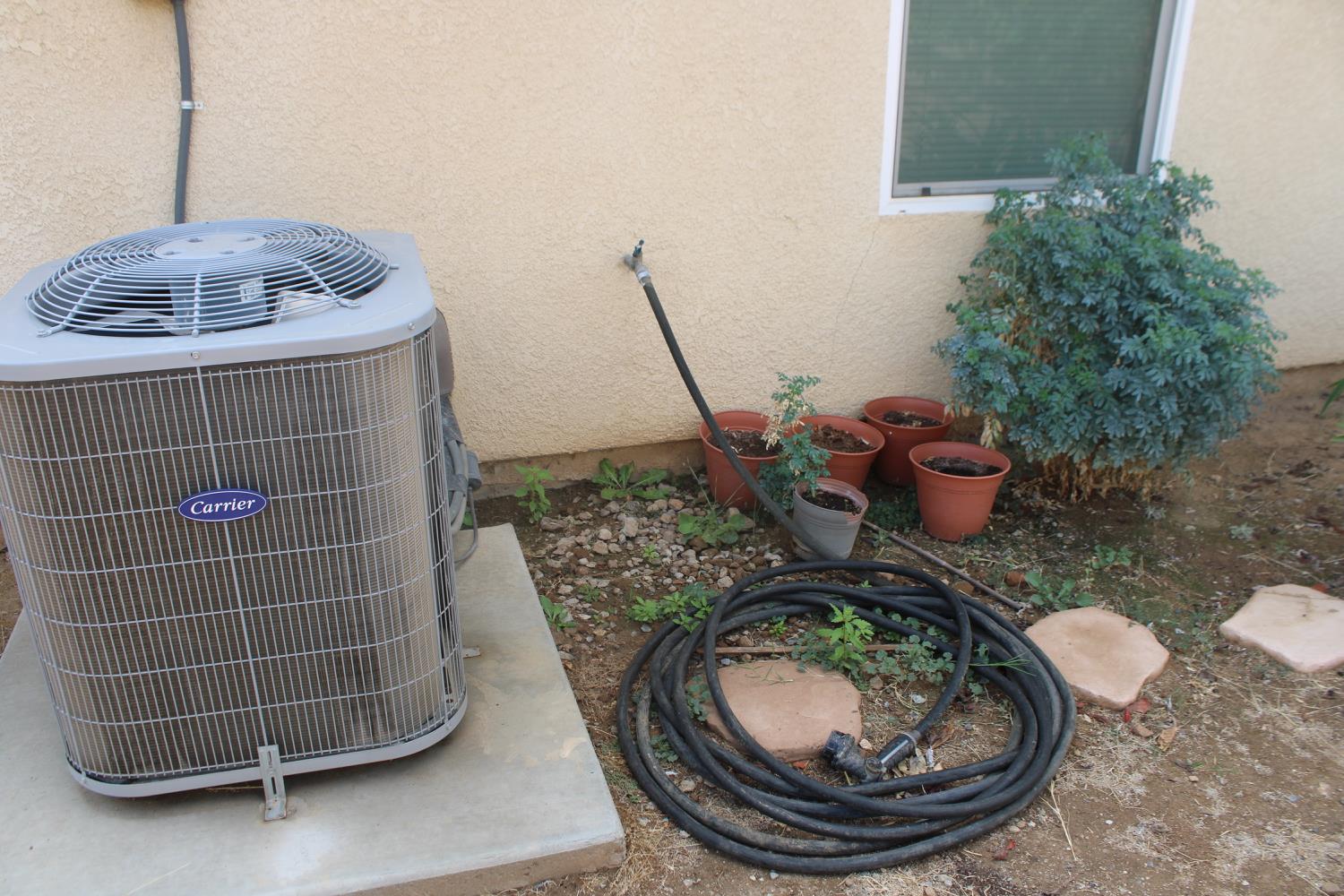 5586 E Saginaw Way, Fresno, CA 93722