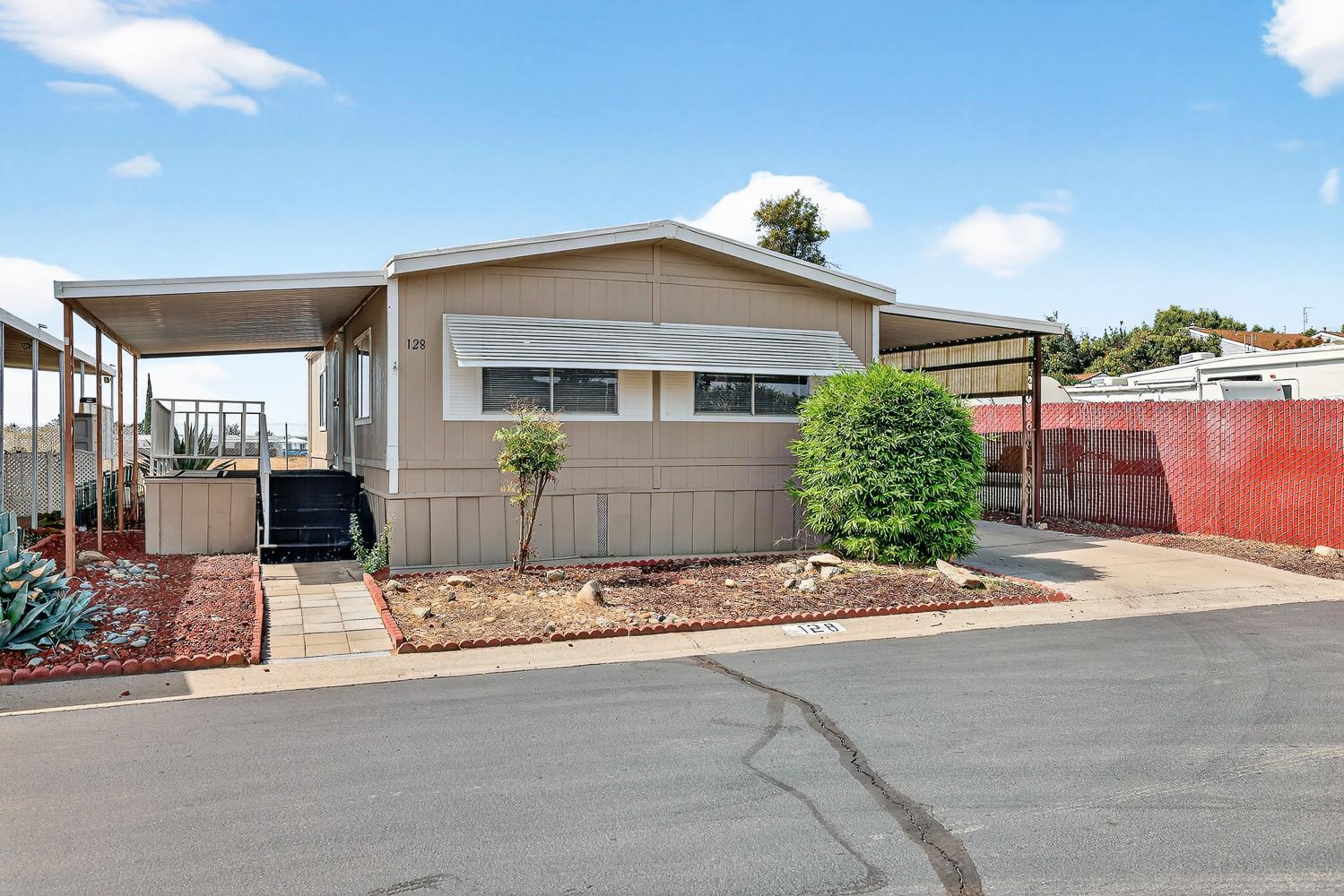 1001 Sylmar Ave #128, Clovis, CA 93612