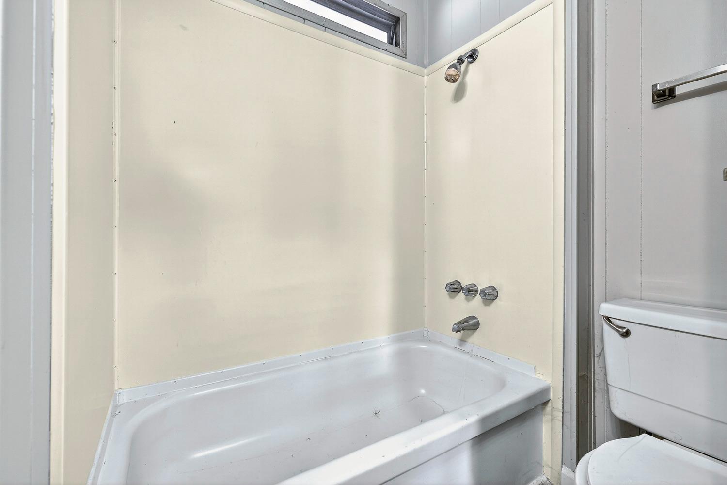 1001 Sylmar Ave #128, Clovis, CA 93612