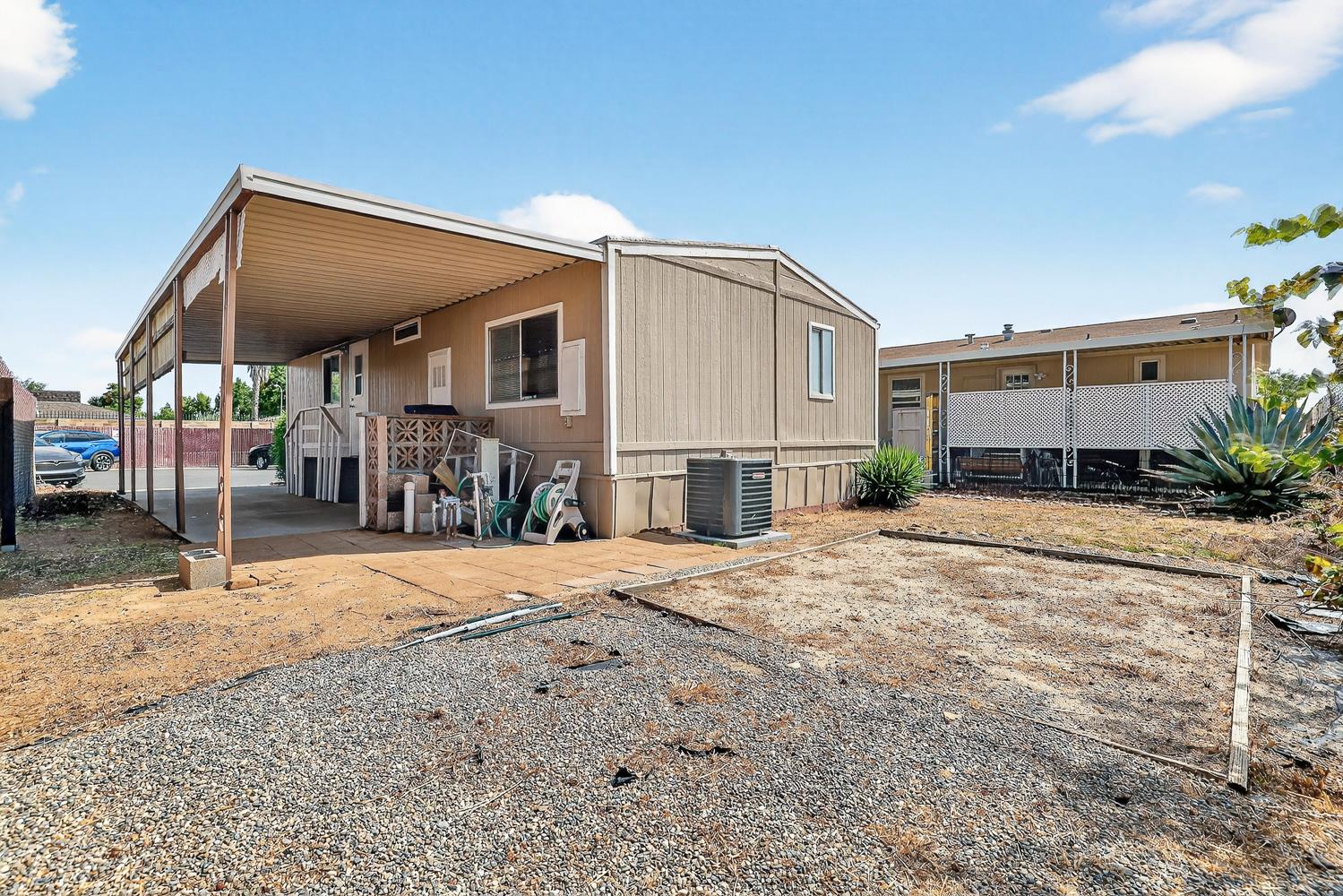 1001 Sylmar Ave #128, Clovis, CA 93612