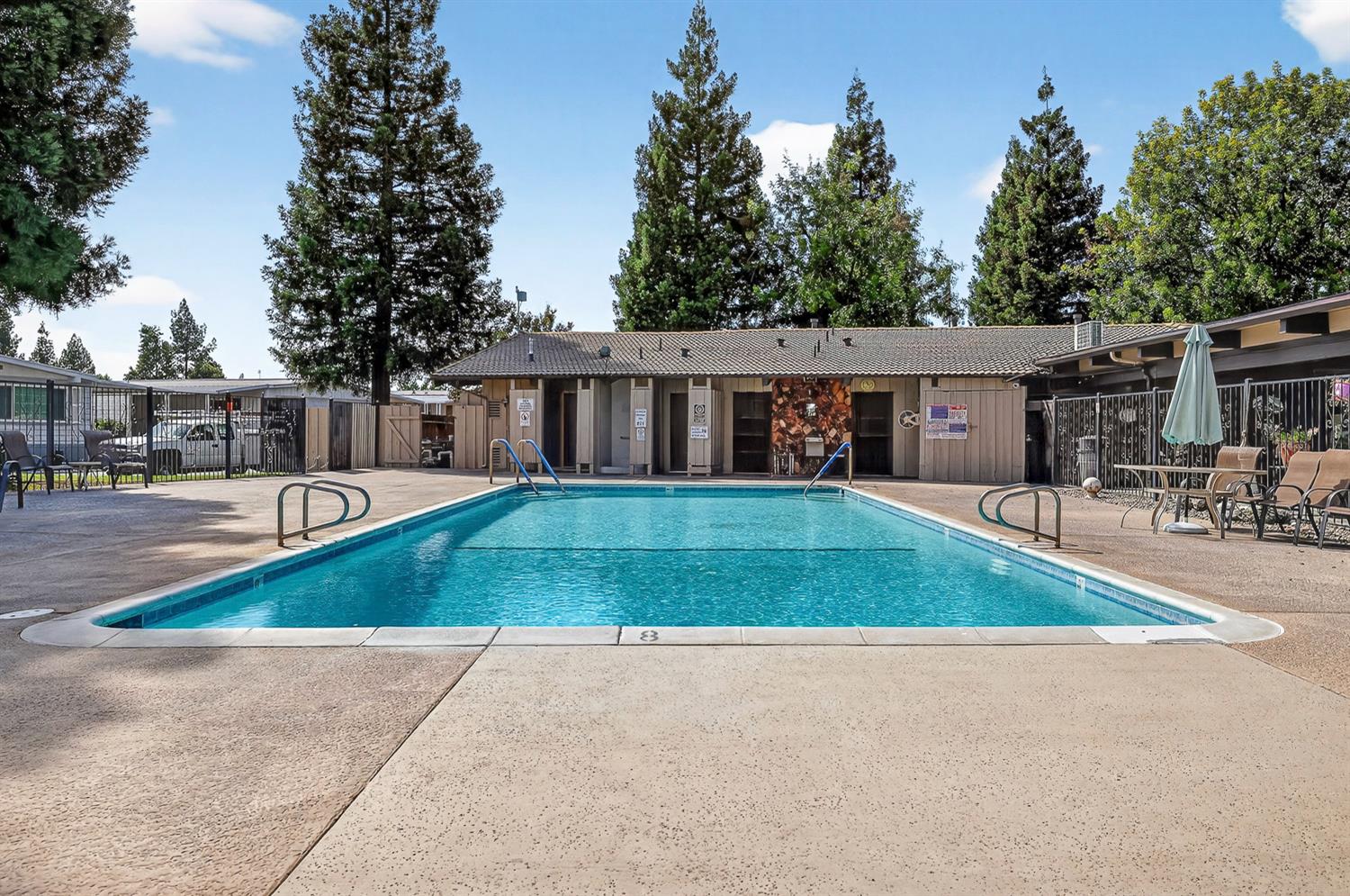 1001 Sylmar Ave #128, Clovis, CA 93612