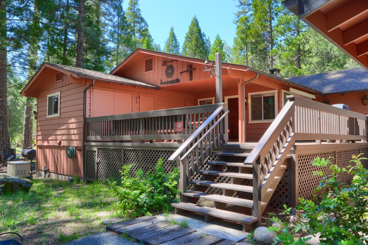 8067 Chilnualna Falls Rd, Wawona, CA 95389