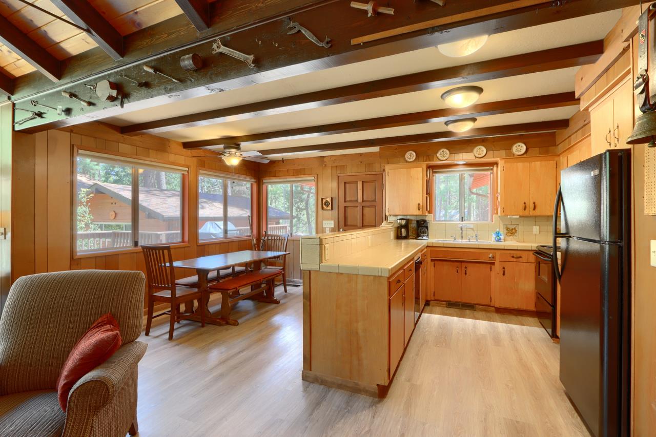 8067 Chilnualna Falls Rd, Wawona, CA 95389