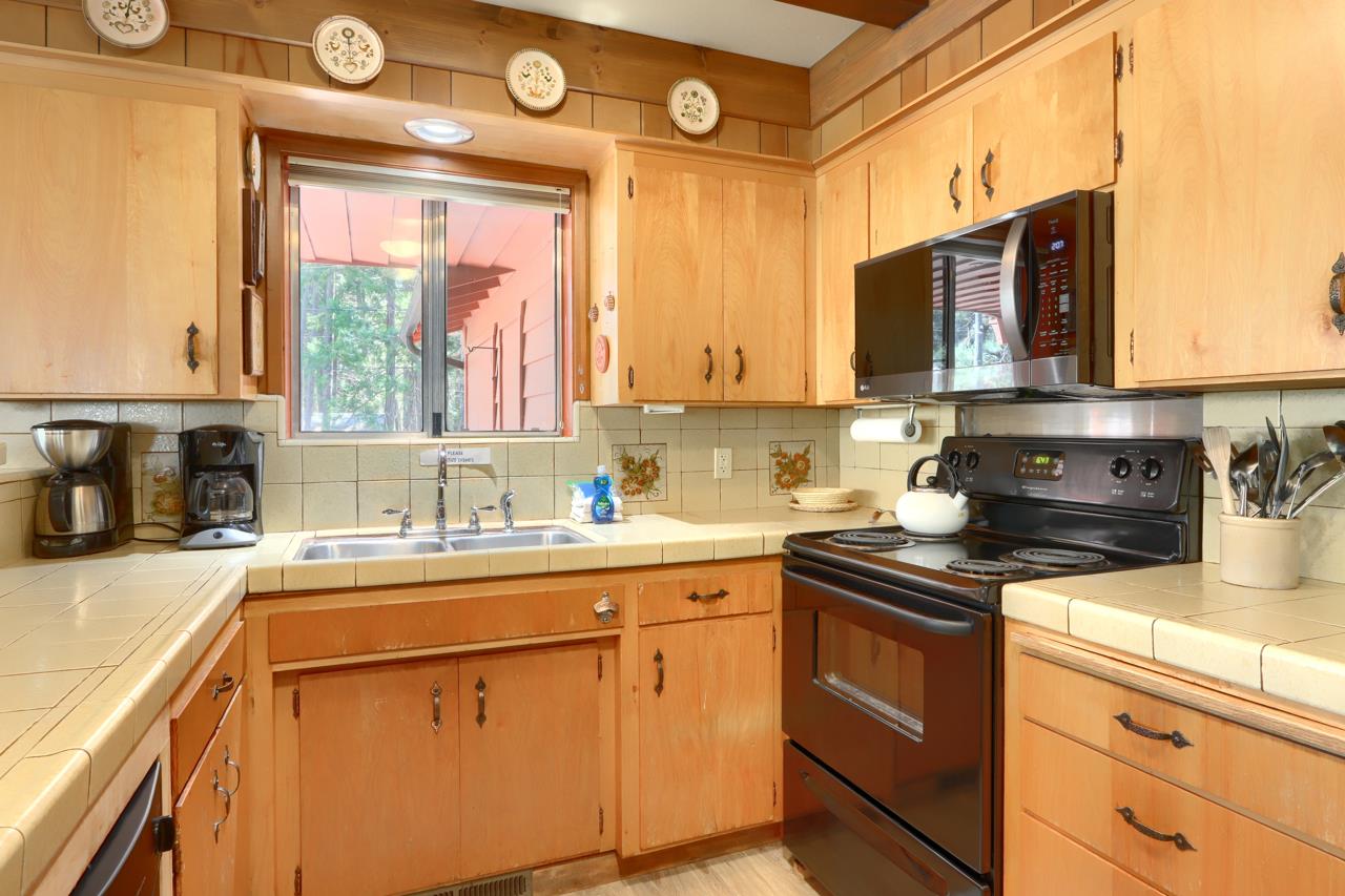 8067 Chilnualna Falls Rd, Wawona, CA 95389