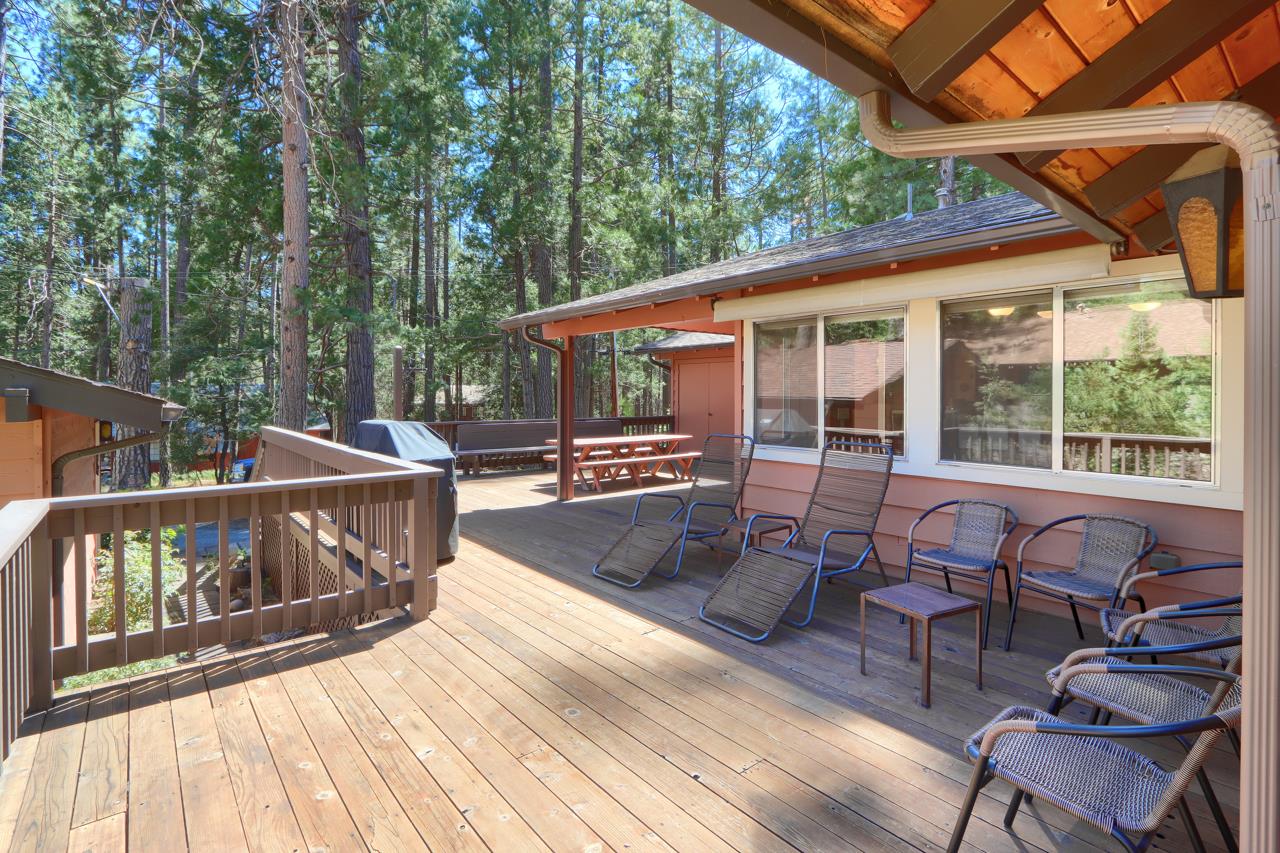 8067 Chilnualna Falls Rd, Wawona, CA 95389
